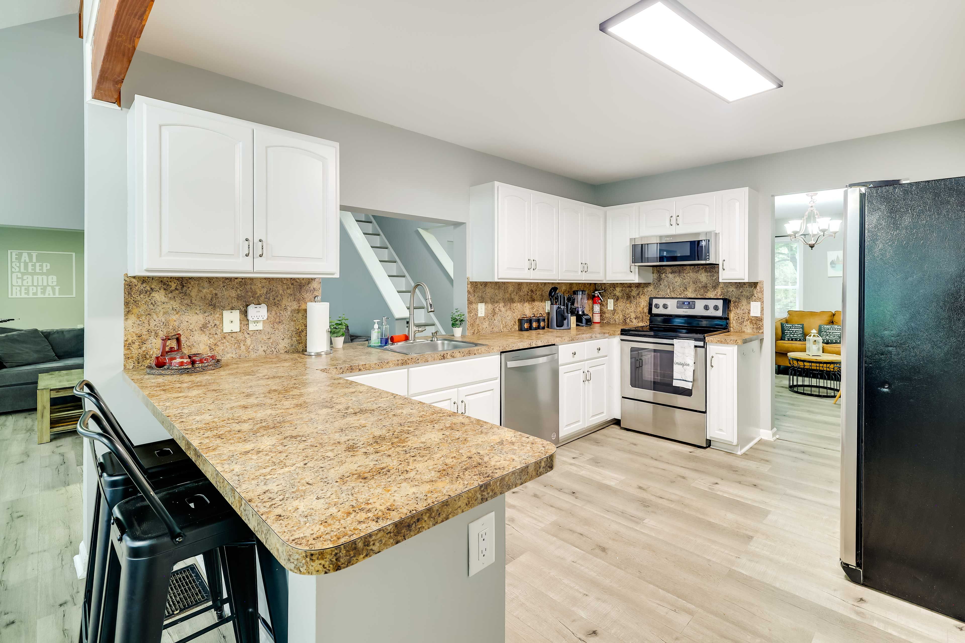Kitchen | Breakfast Bar | Cooking Basics Supplied