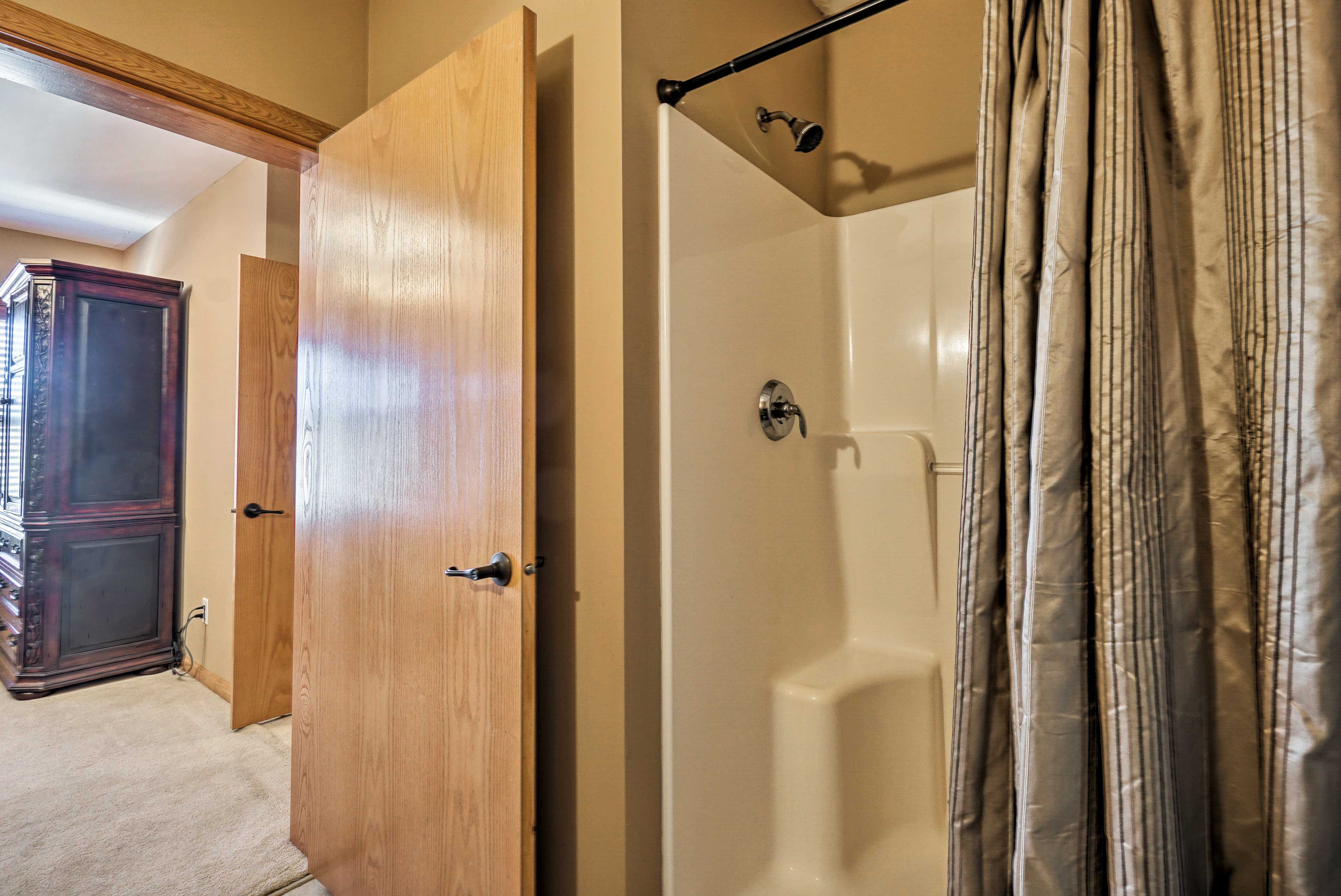 En-Suite Bathroom | Towels Provided
