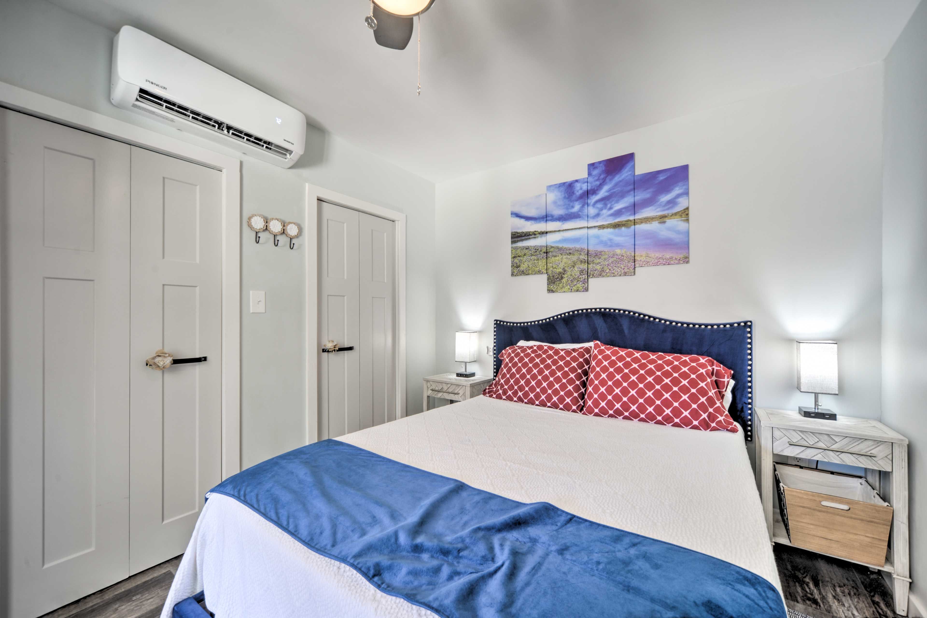 Bedroom | Queen Bed