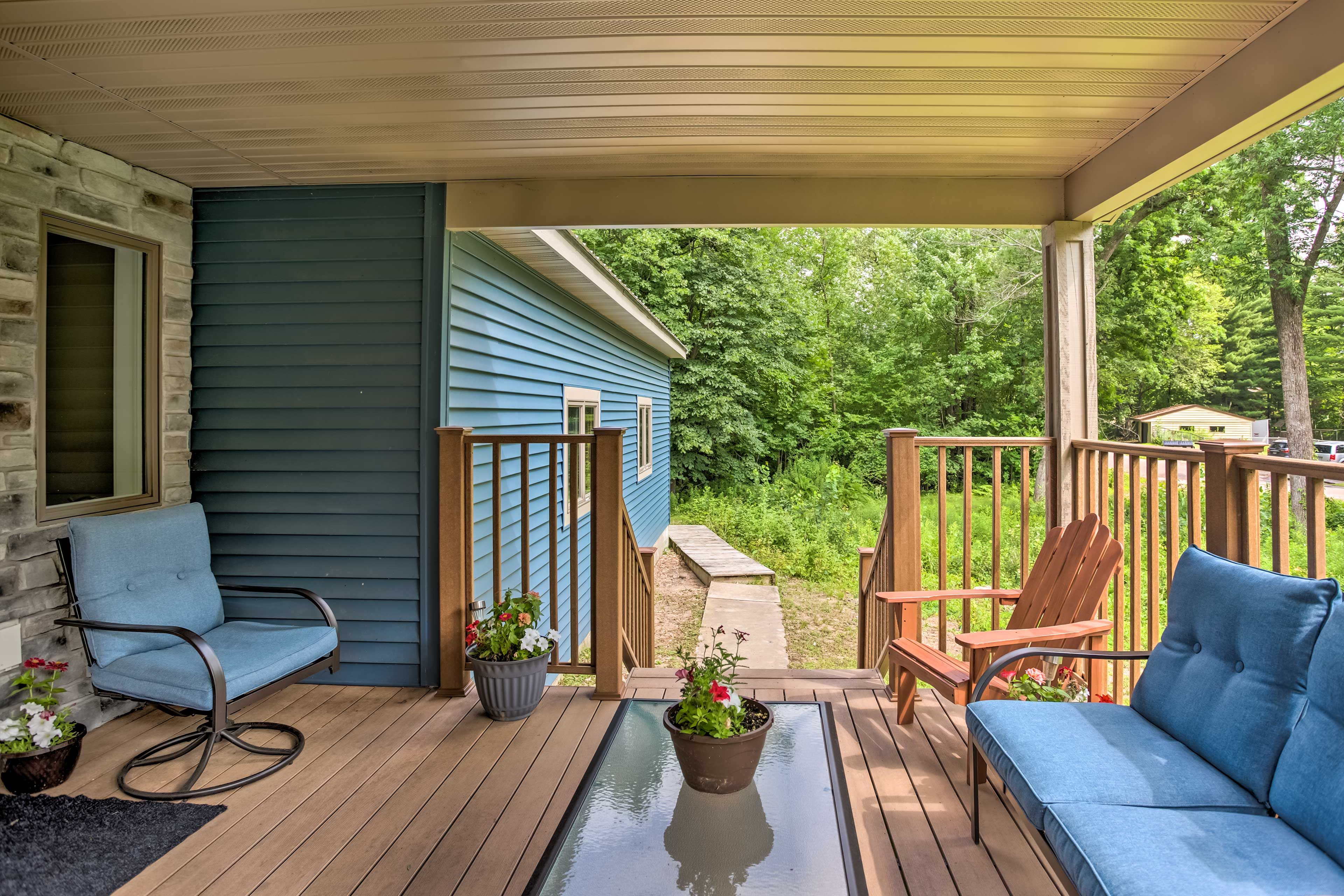 Furnished Porch