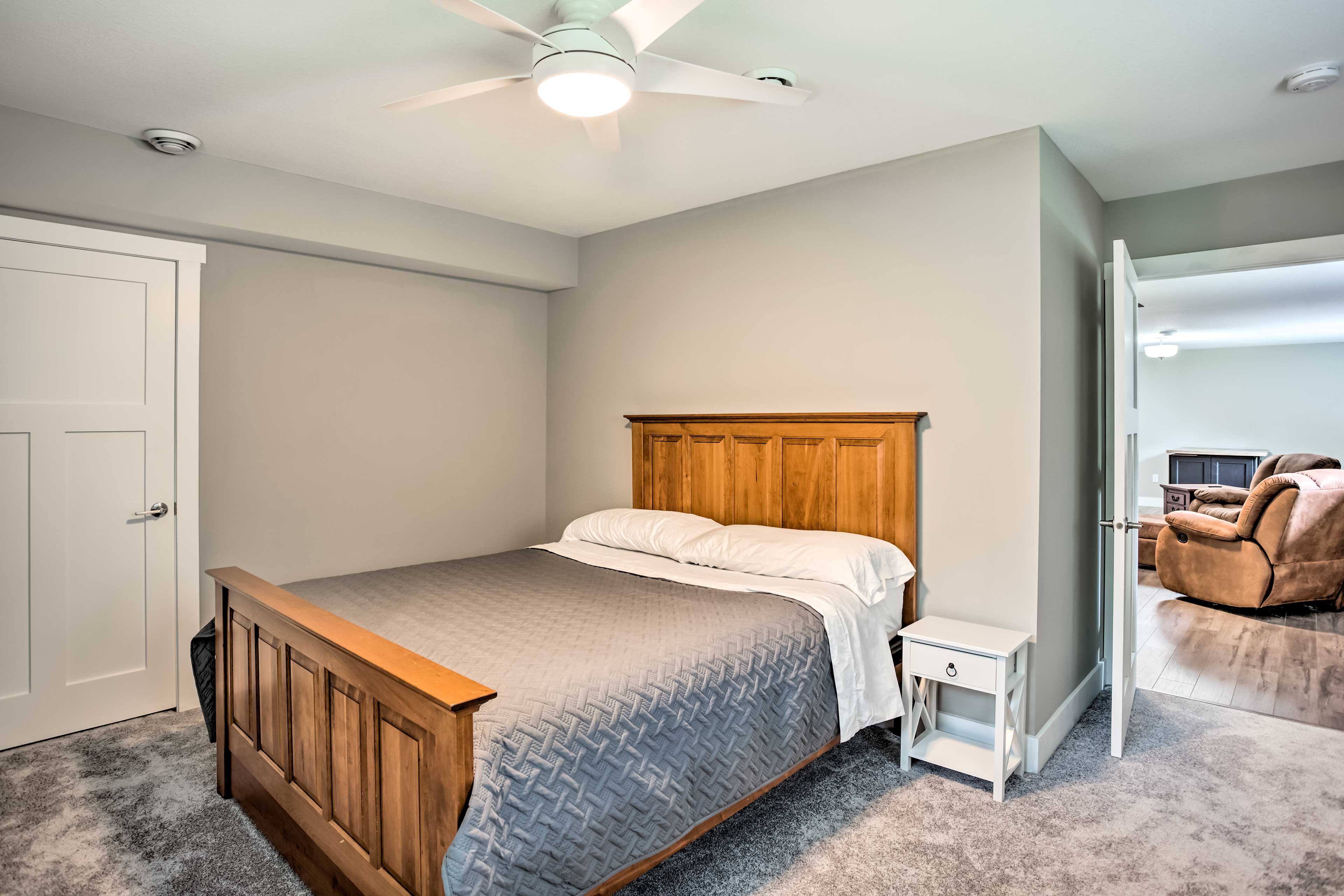 Bedroom 6 | Queen Bed
