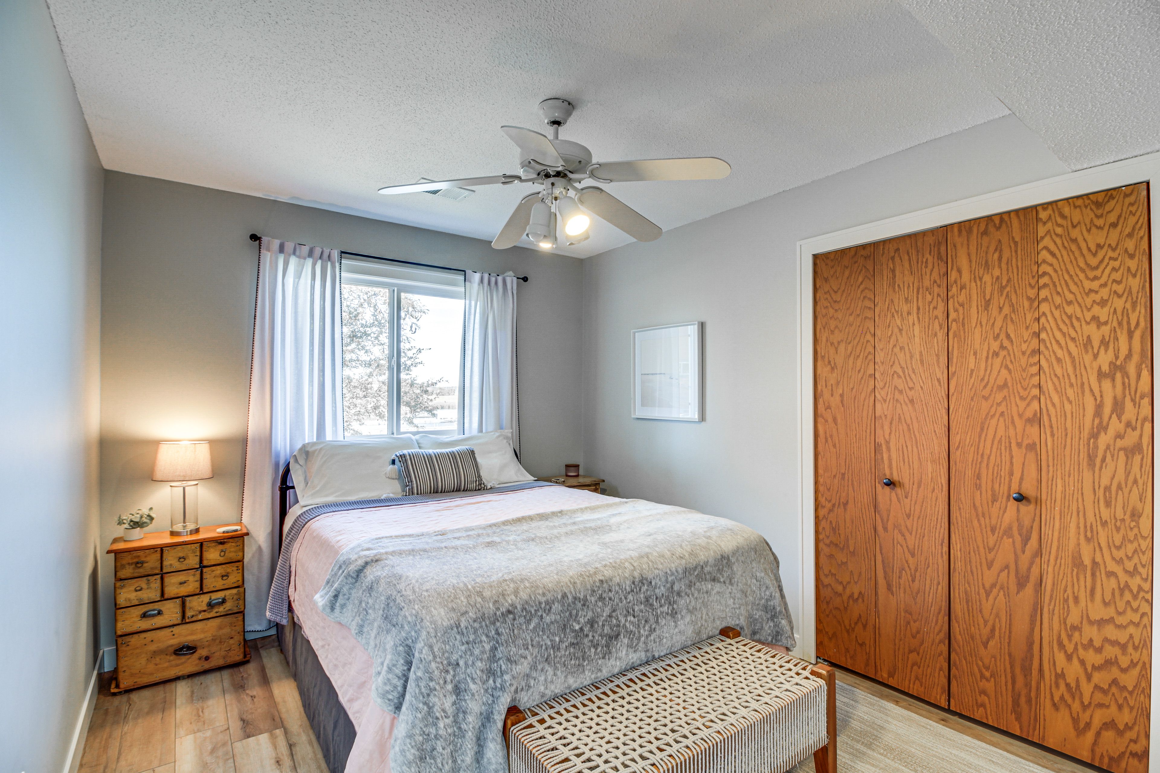 Bedroom 1 | Queen Bed