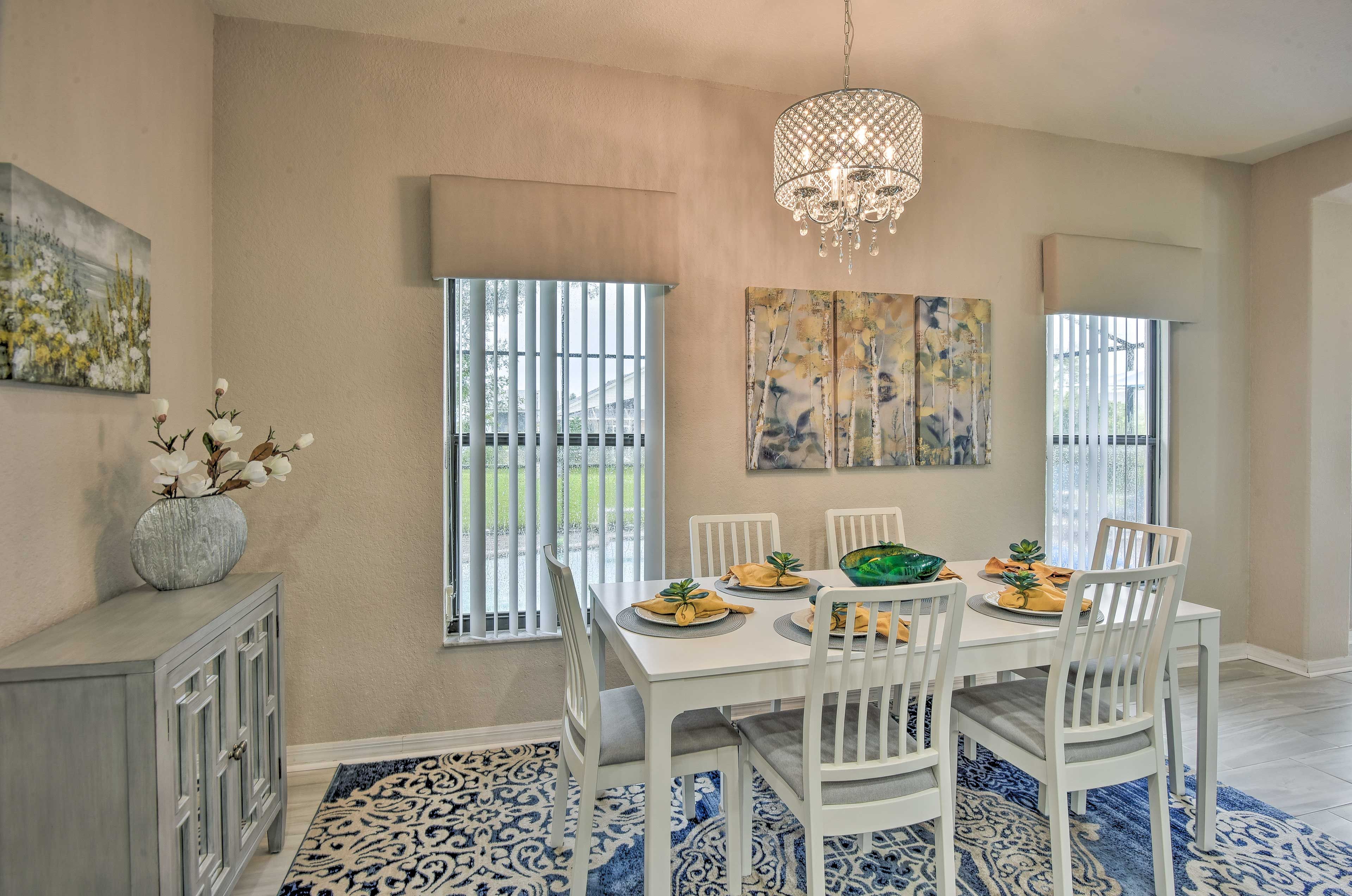 Dining Area | Dishes & Flatware Provided