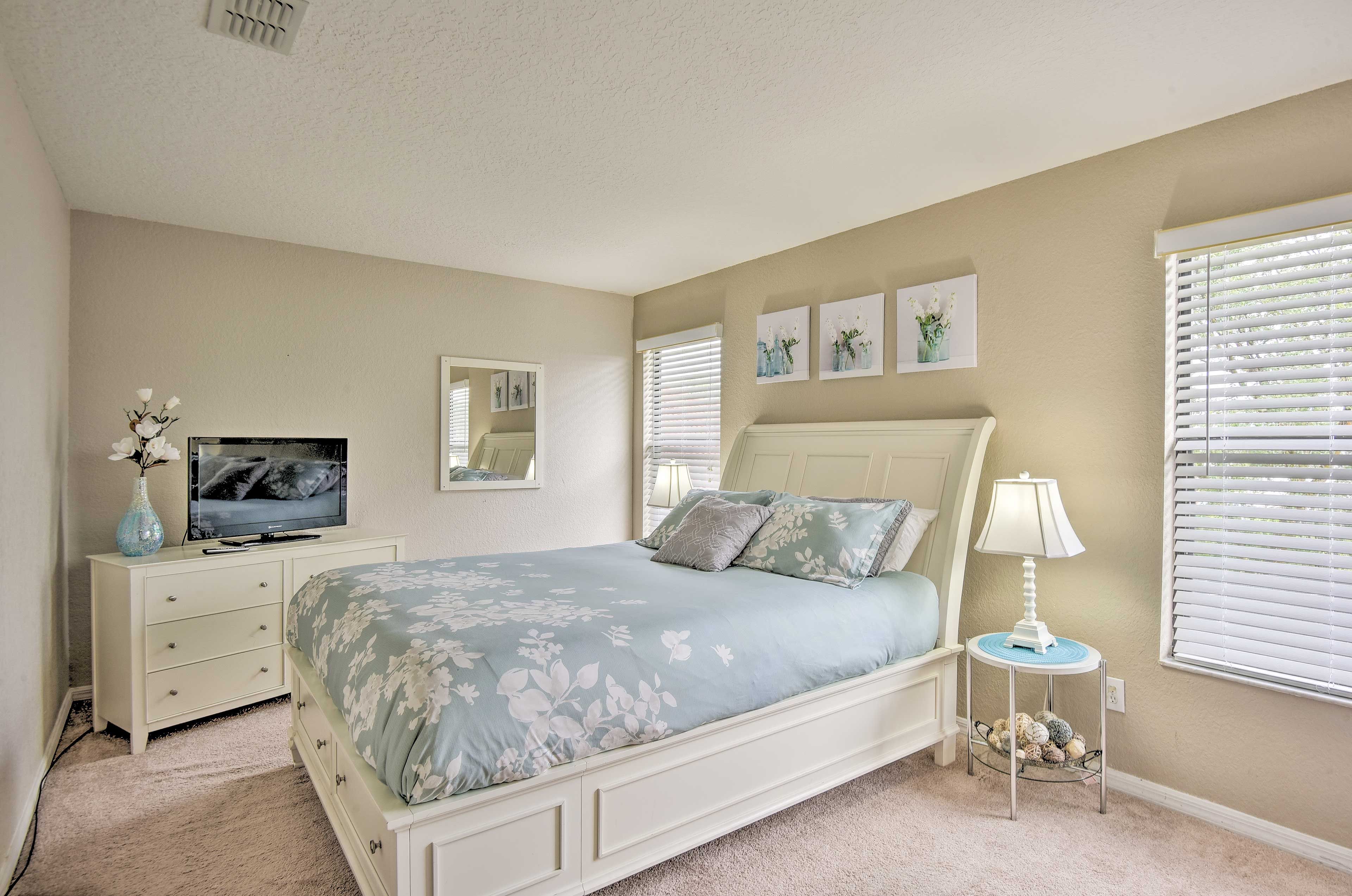 Bedroom 3 | Queen Bed