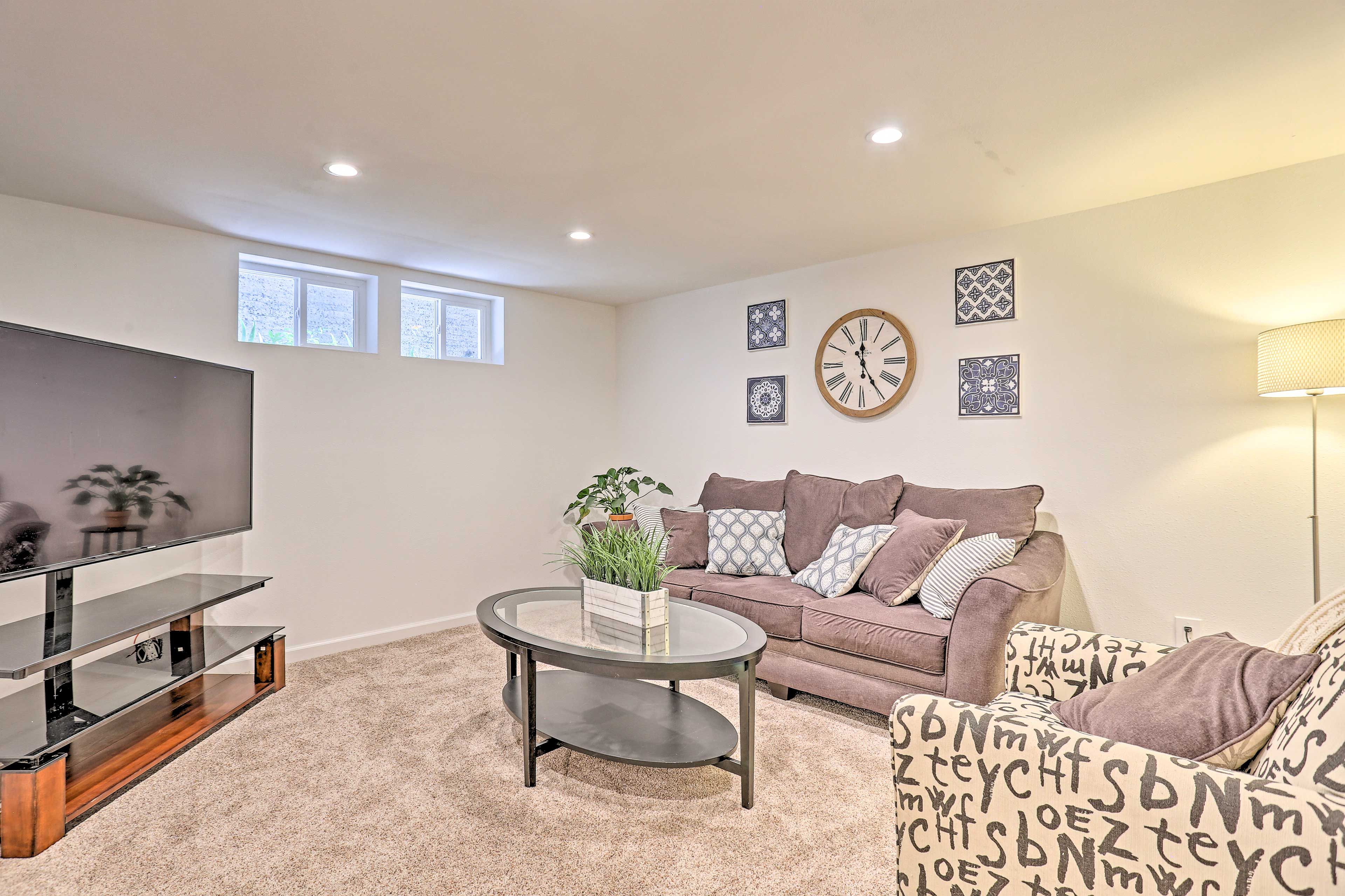 Pull out the sofa for additional sleeping space.