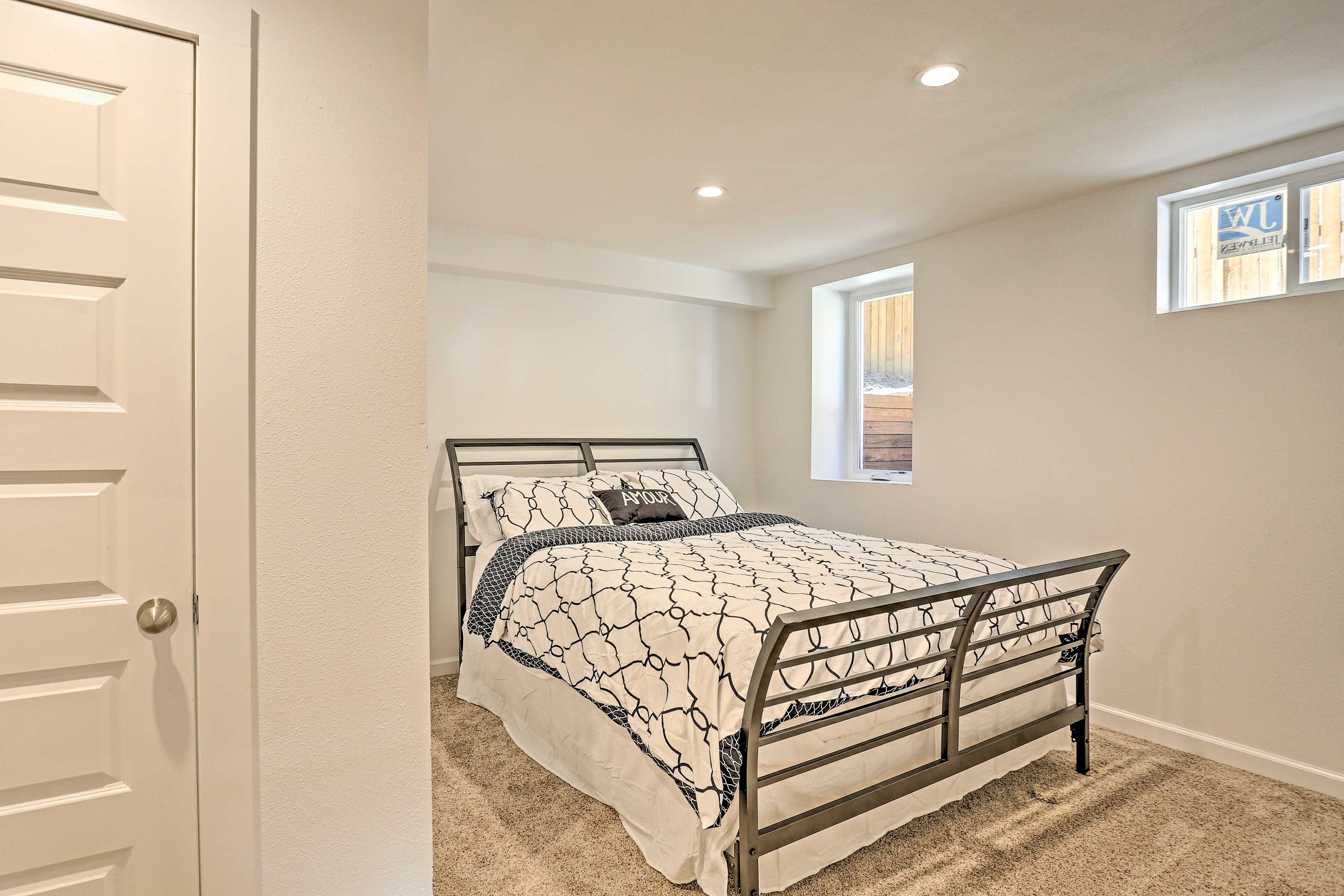 Make yourself comfortable in the queen-sized bed.