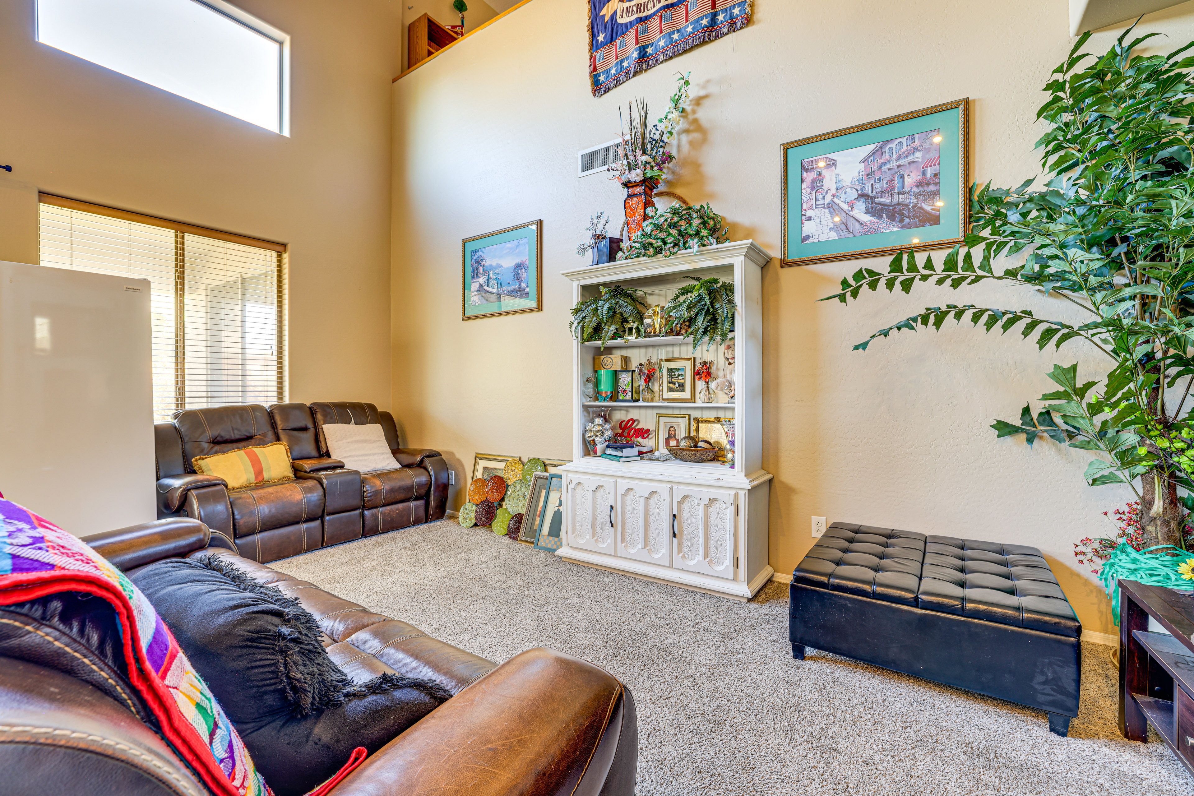 Living Room | 1st Floor | Smart TV w/ Cable