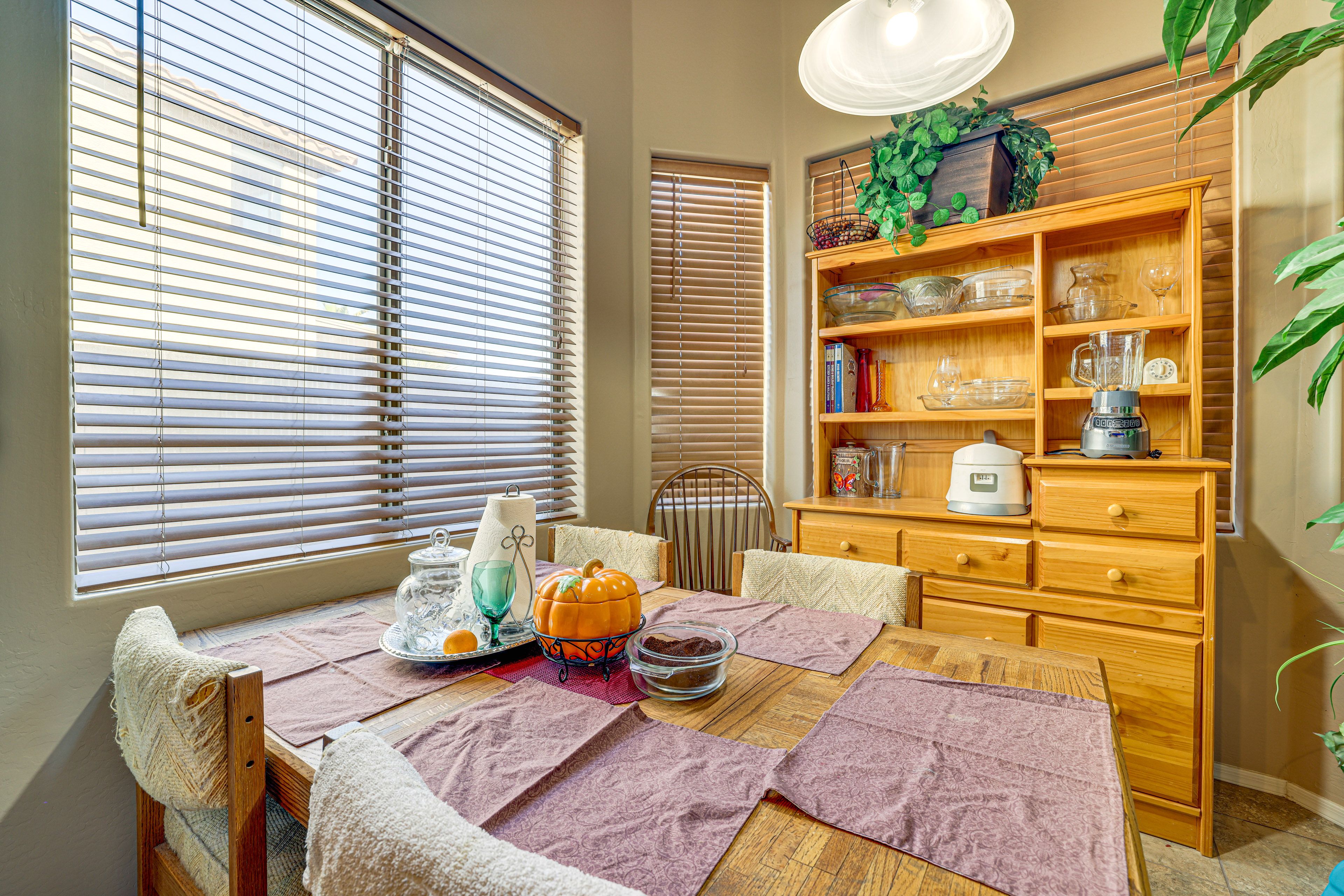 Breakfast Nook | 1st Floor