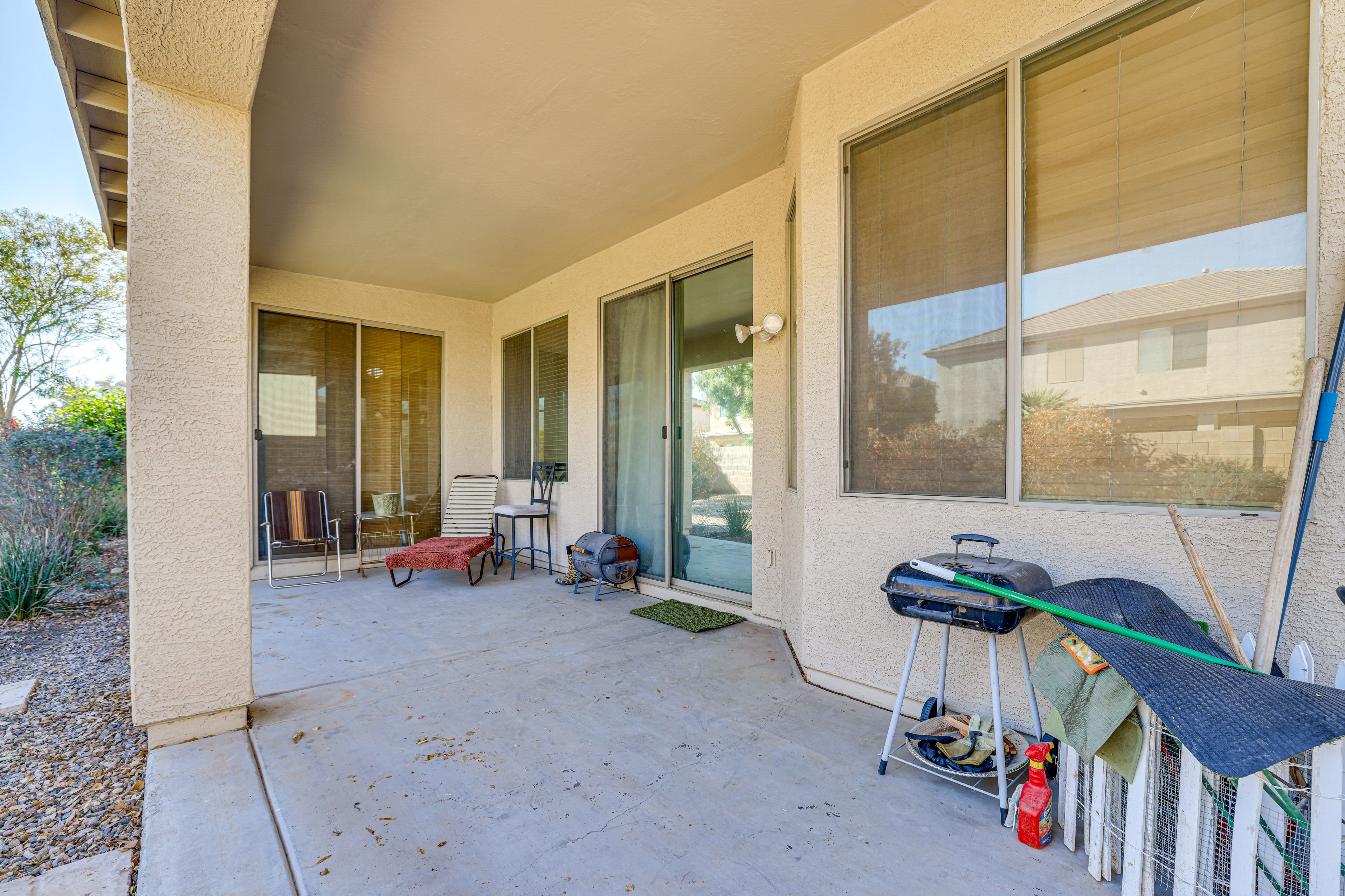 Covered Patio | Charcoal Grill