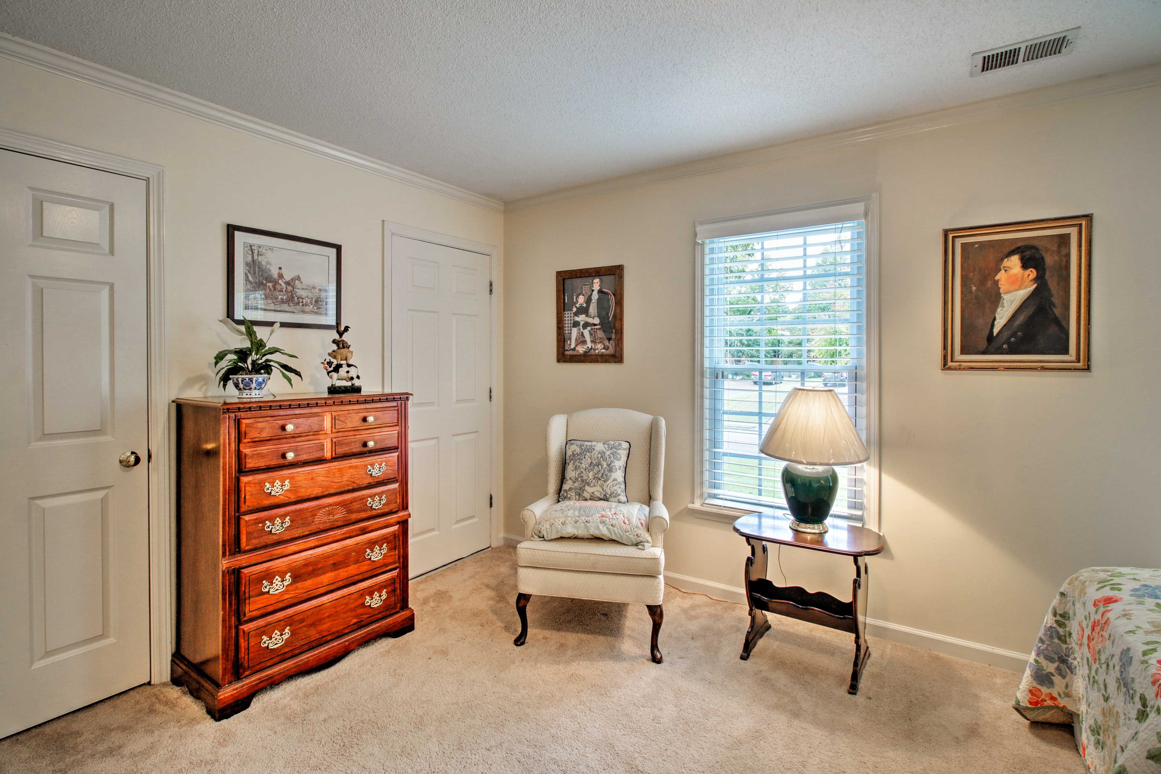 Store your belongings in the closet space.