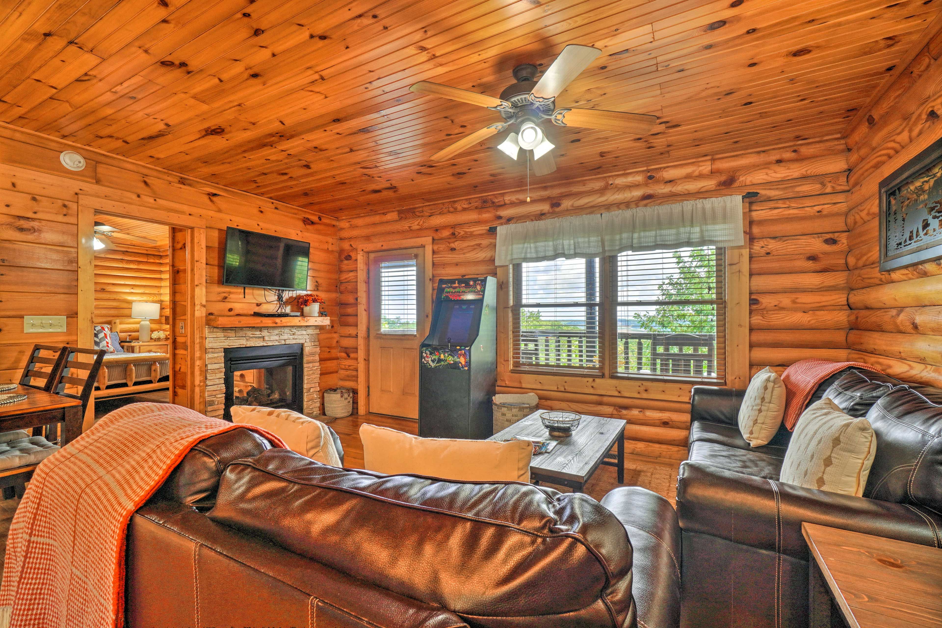Living Room | Gas Fireplace | Cable TV