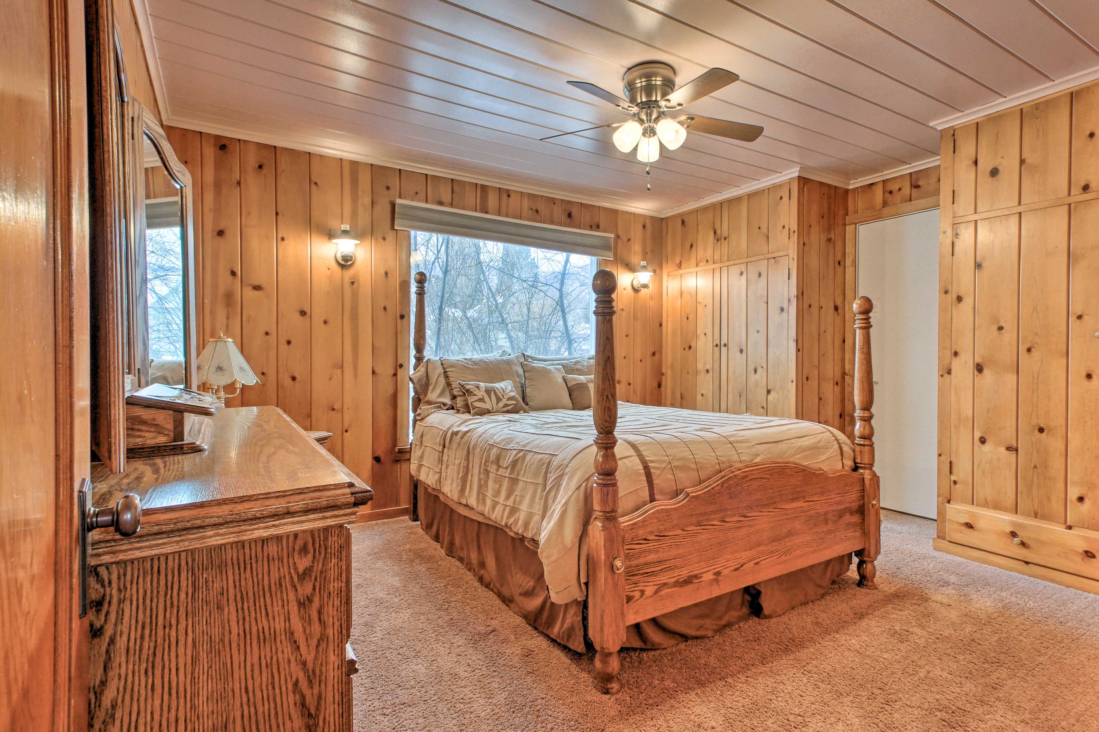 Bedroom 2 | Main Level | Queen Bed