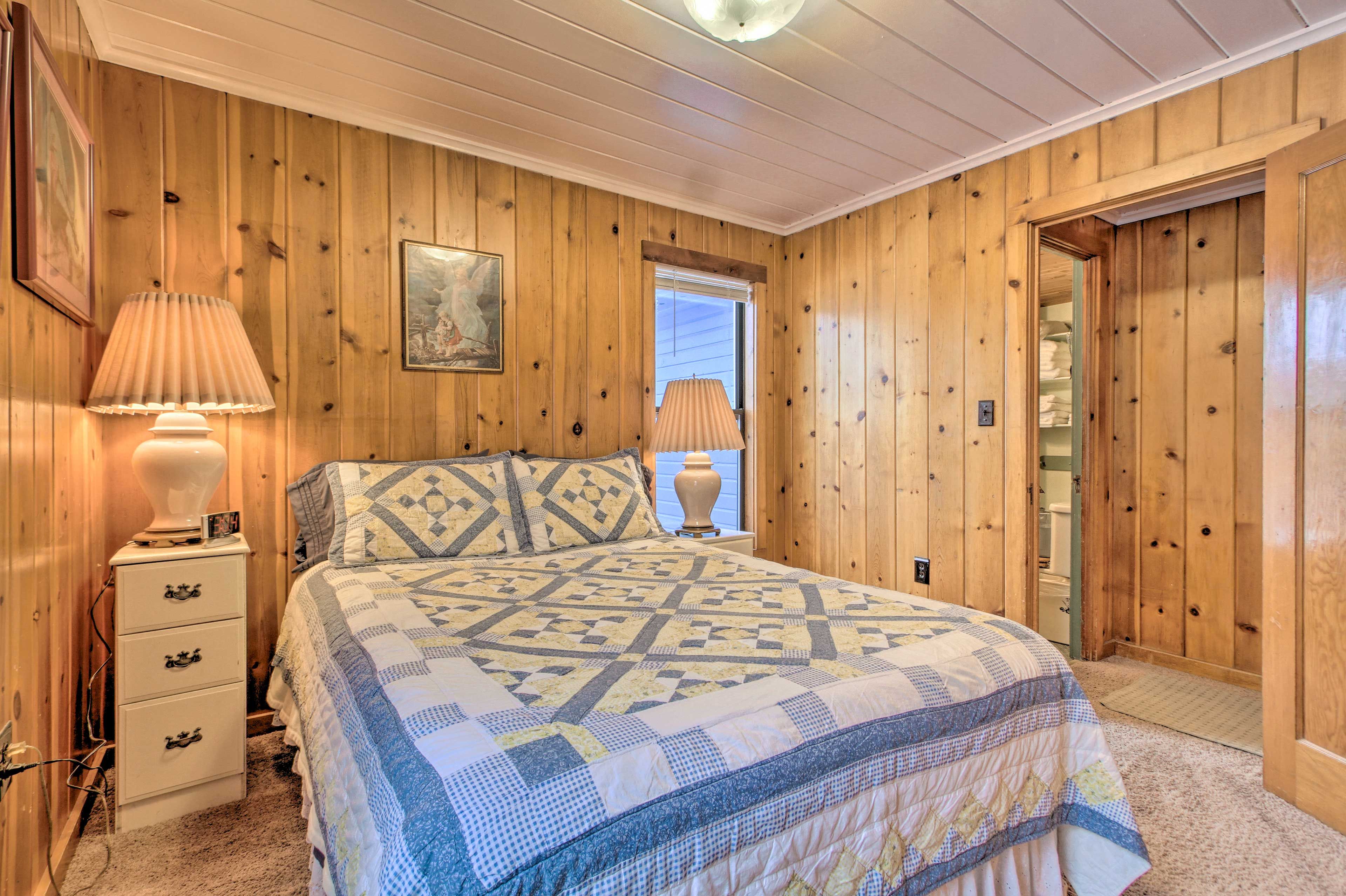 Bedroom 3 | Main Level | Queen Bed