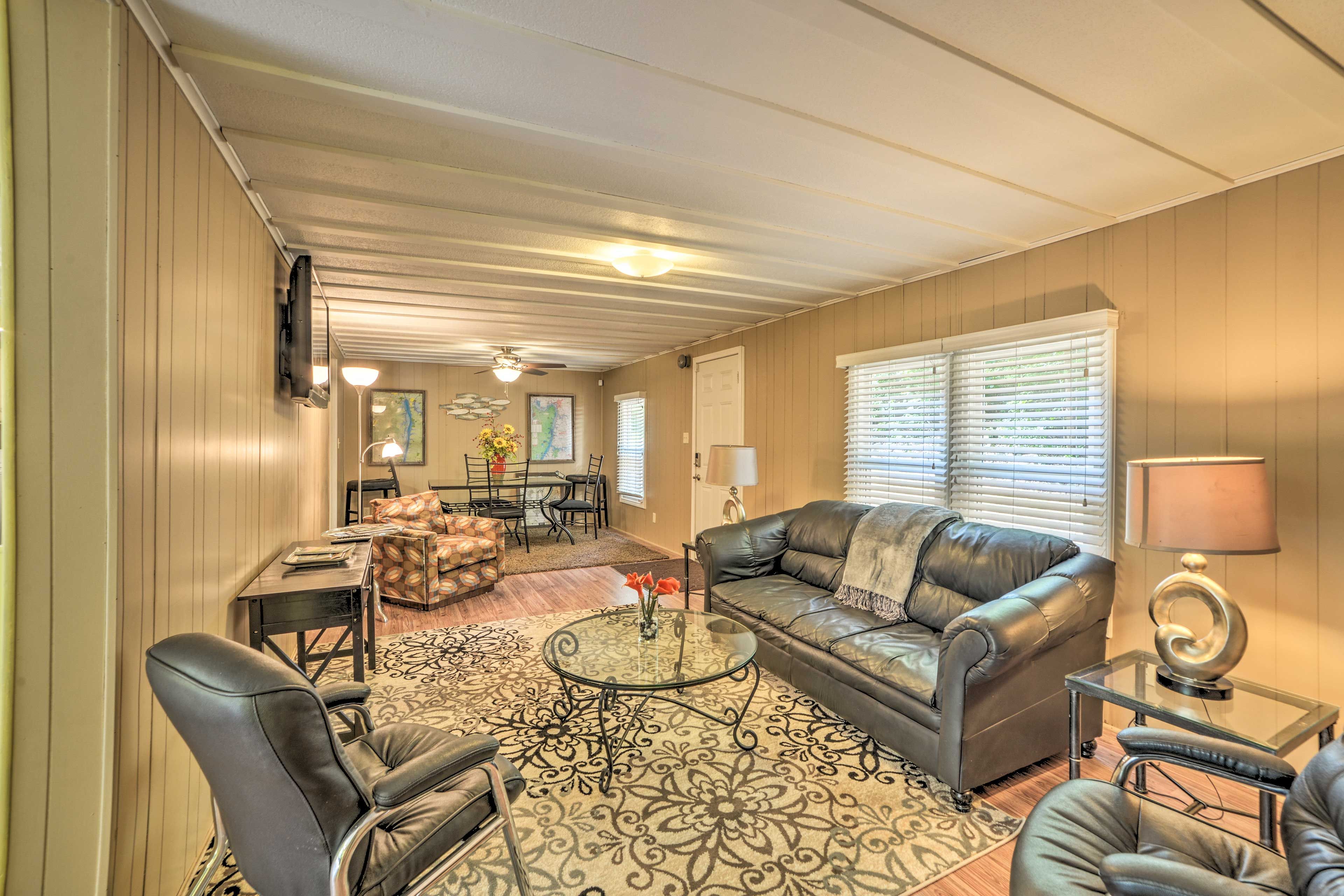 The living room boasts a flat-screen Smart TV.