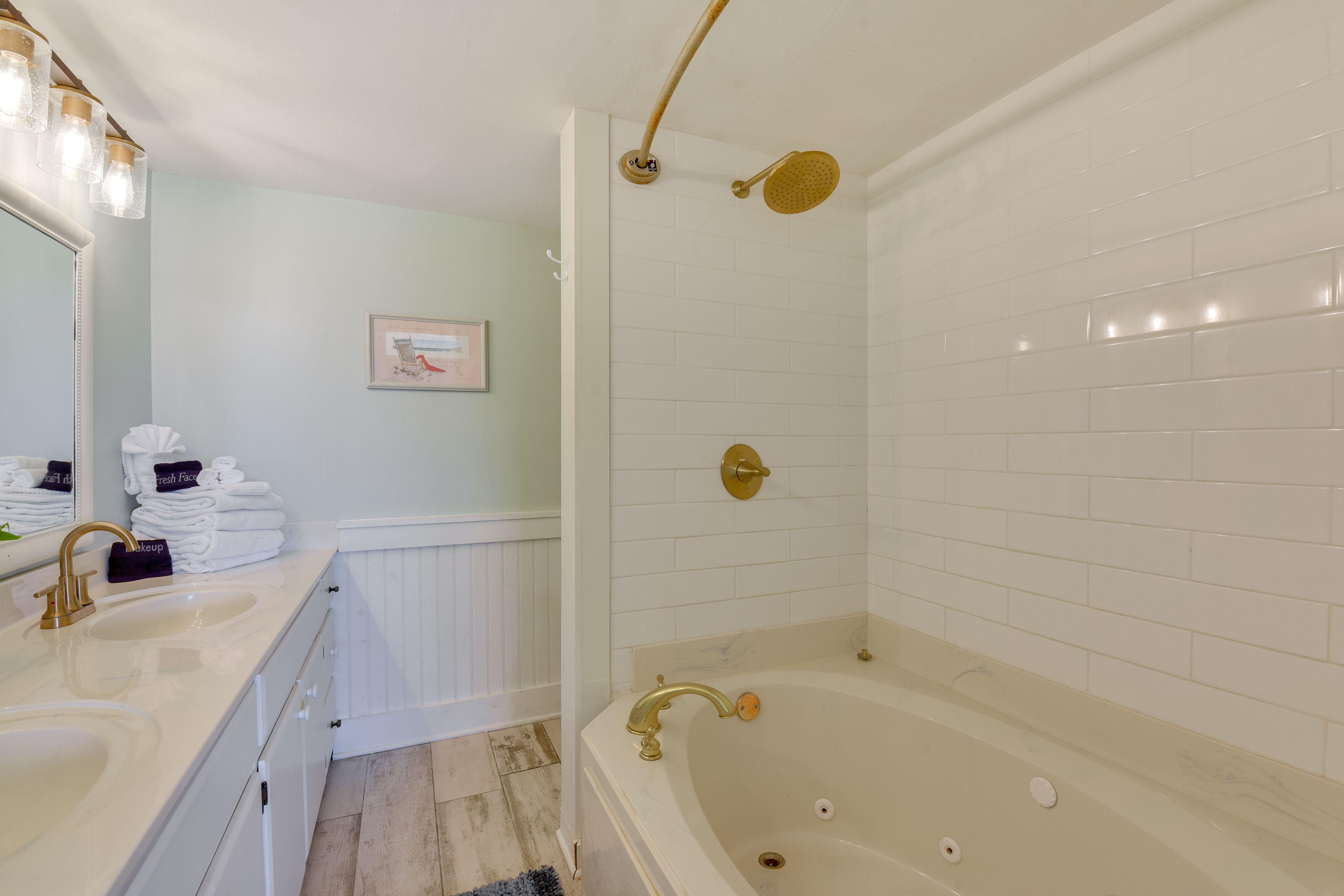En-Suite Bathroom | Towels Provided