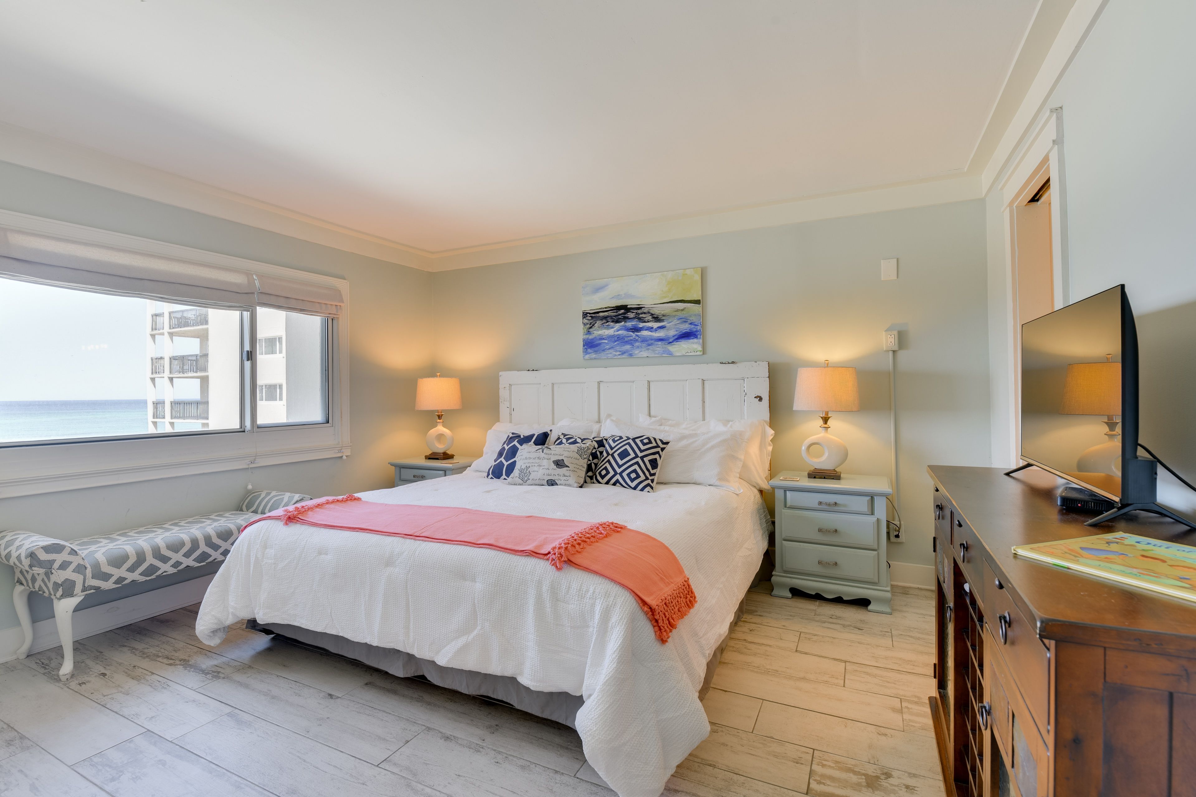 Bedroom 1 | King Bed | Linens Provided | Cable TV