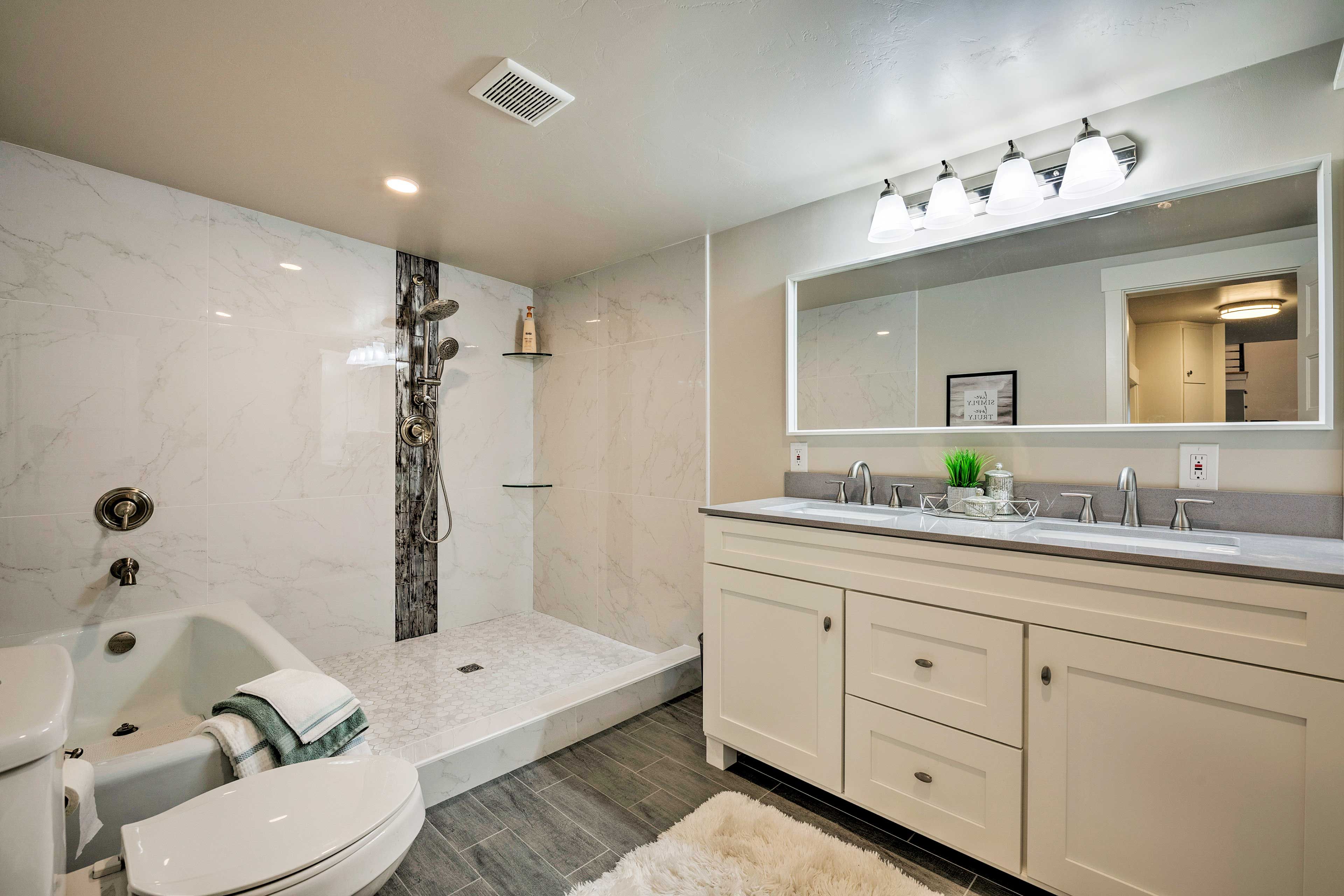 Full Bathroom | Towels & Toiletries Provided