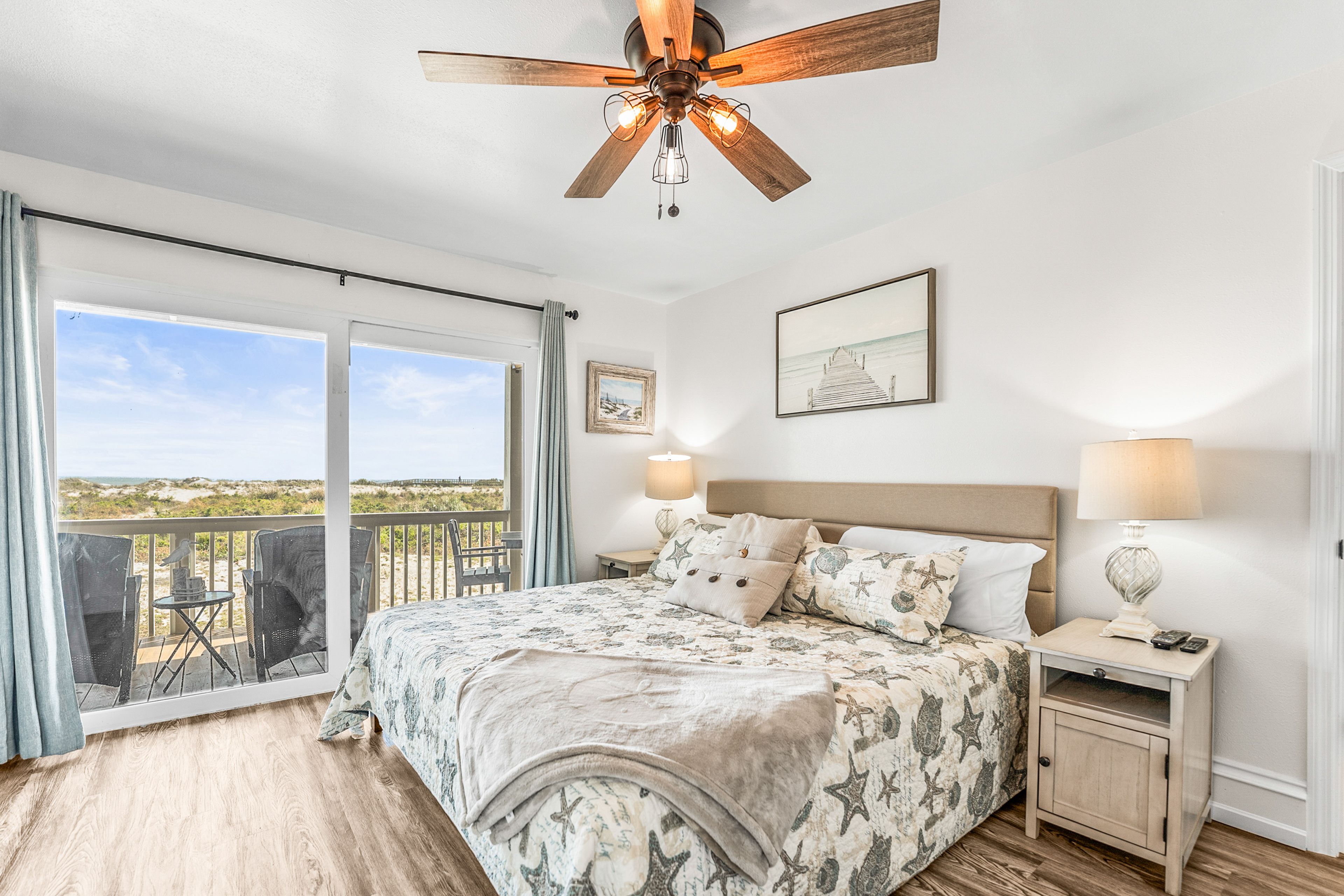 Bedroom | King Bed | Linens Provided
