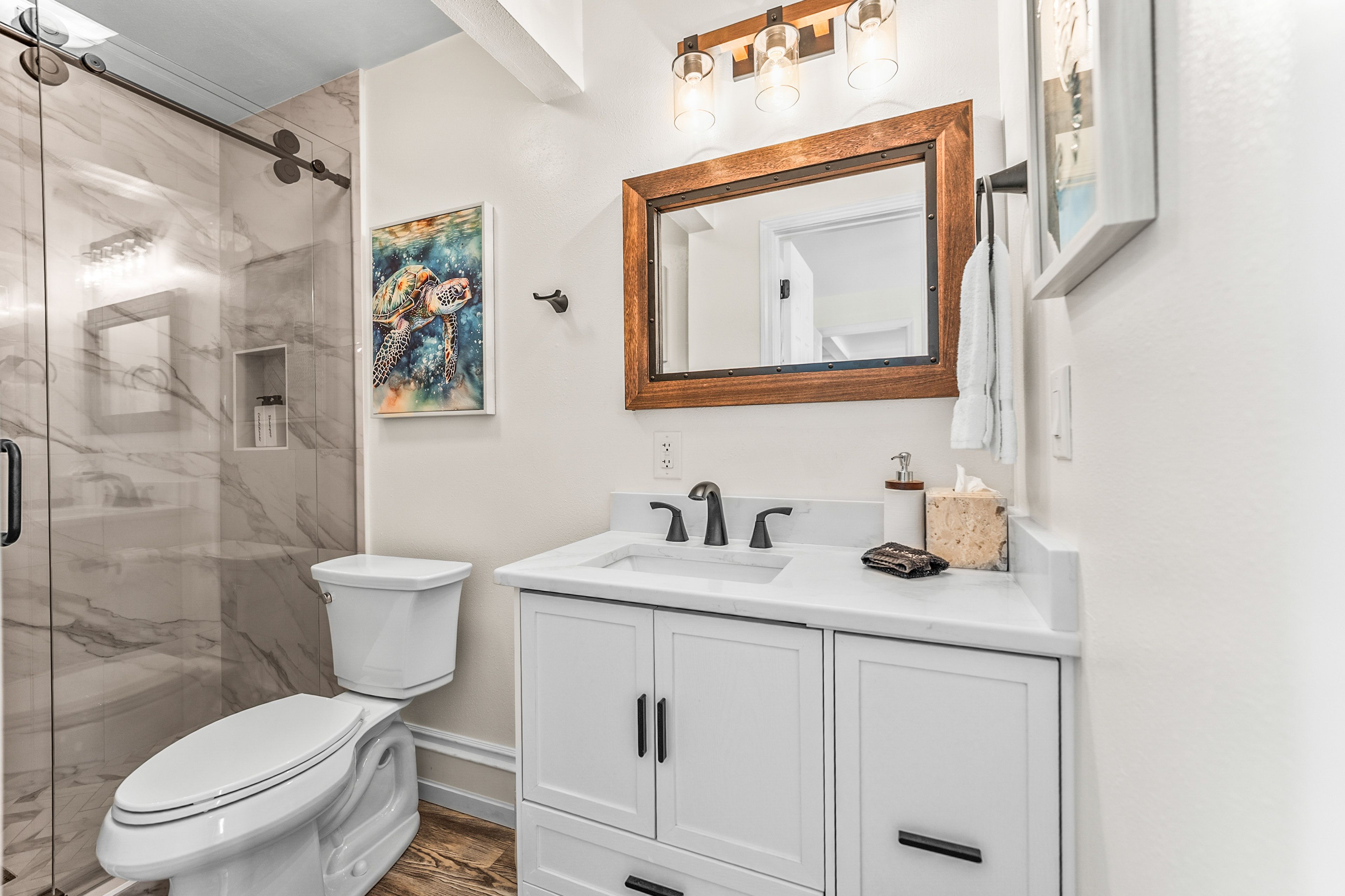Full Bathroom | Towels Provided