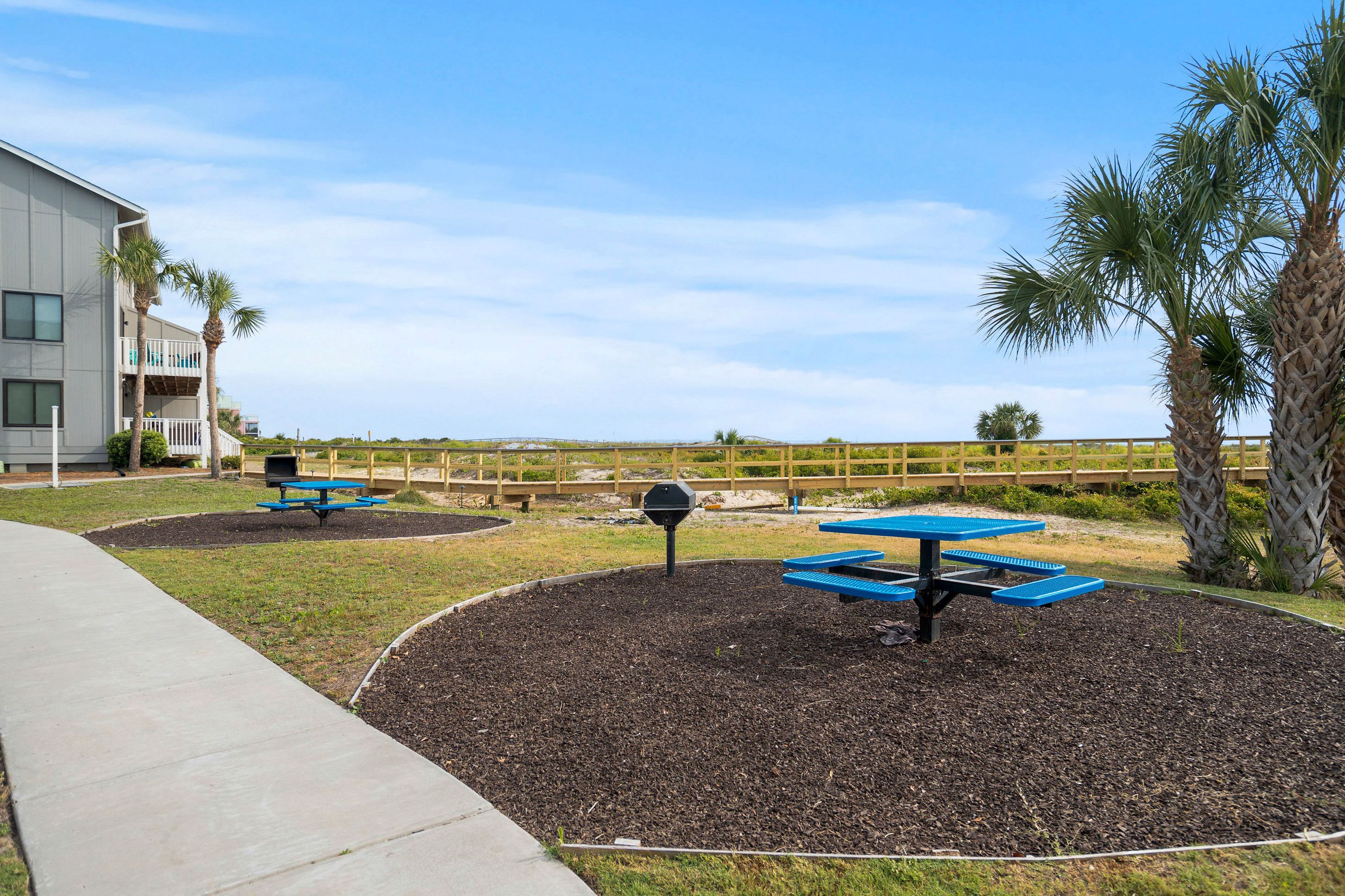 Community Grilling & Picnic Area