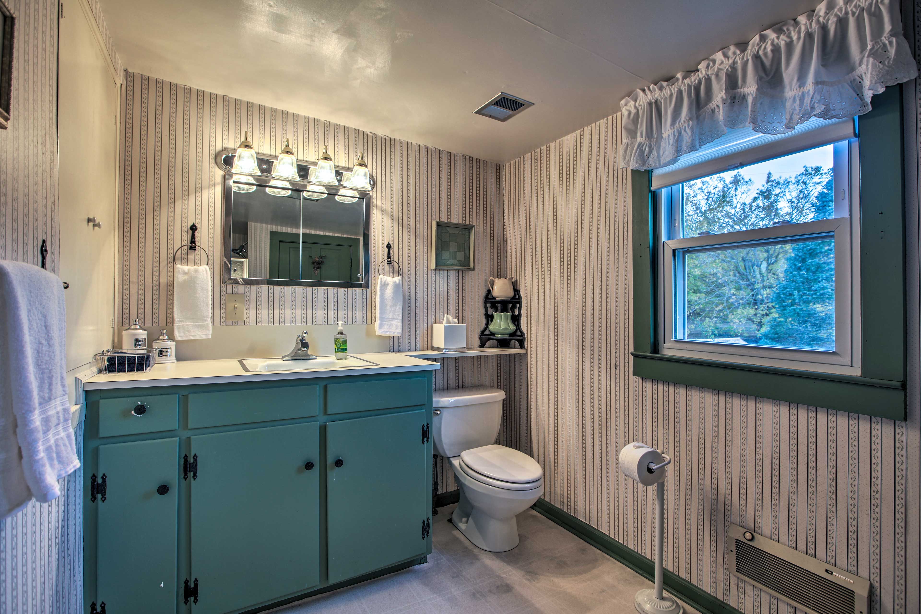 Full Bathroom