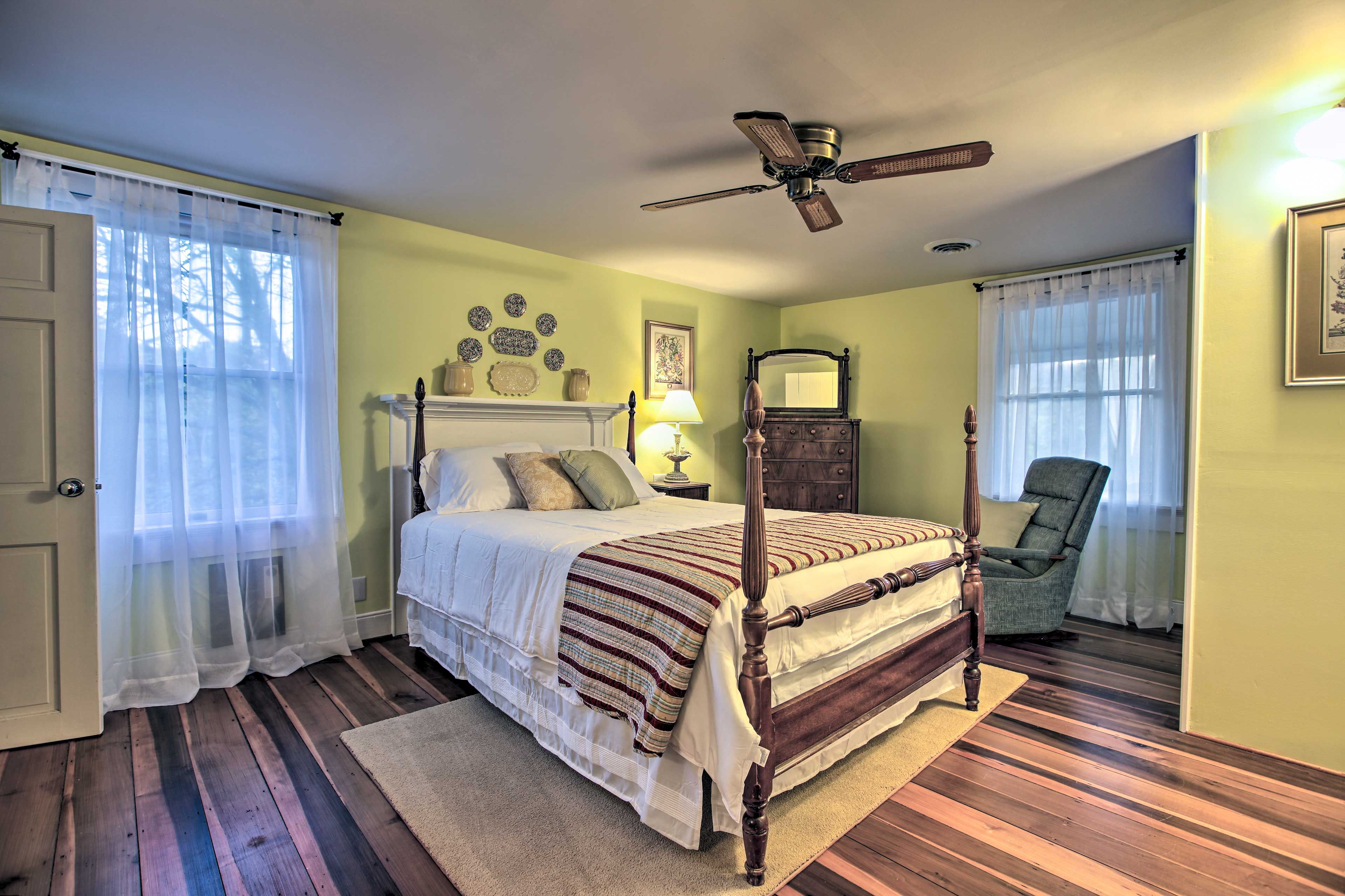 Bedroom 2 | Queen Bed
