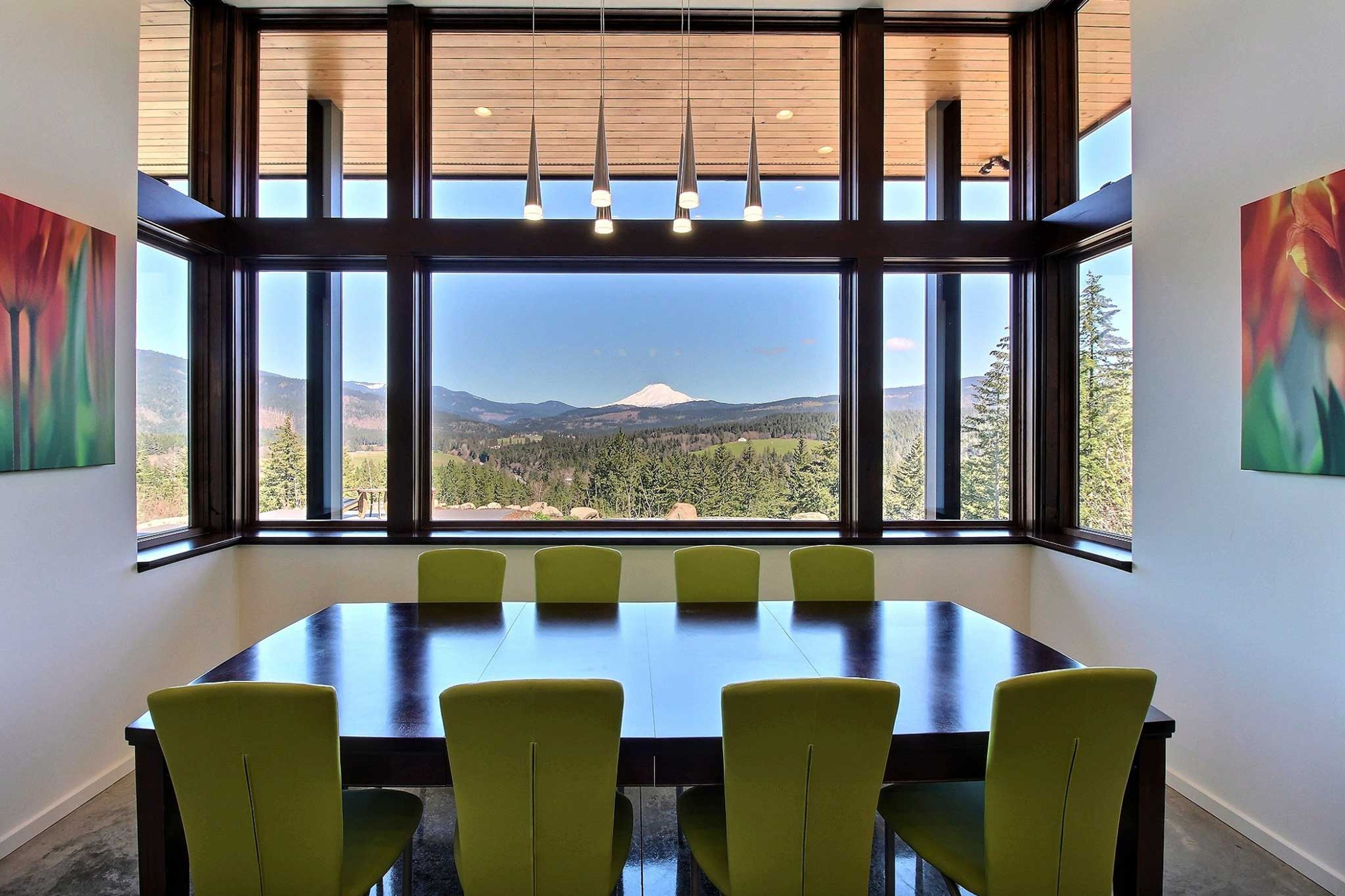 Dining Area | Dishware & Flatware