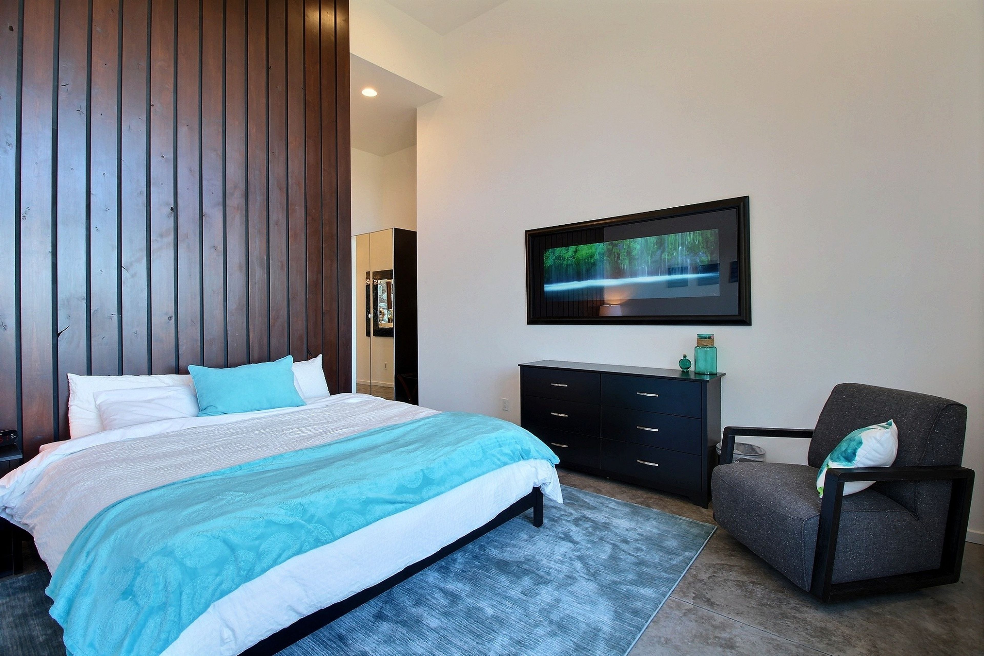 Bedroom 1 | King Bed