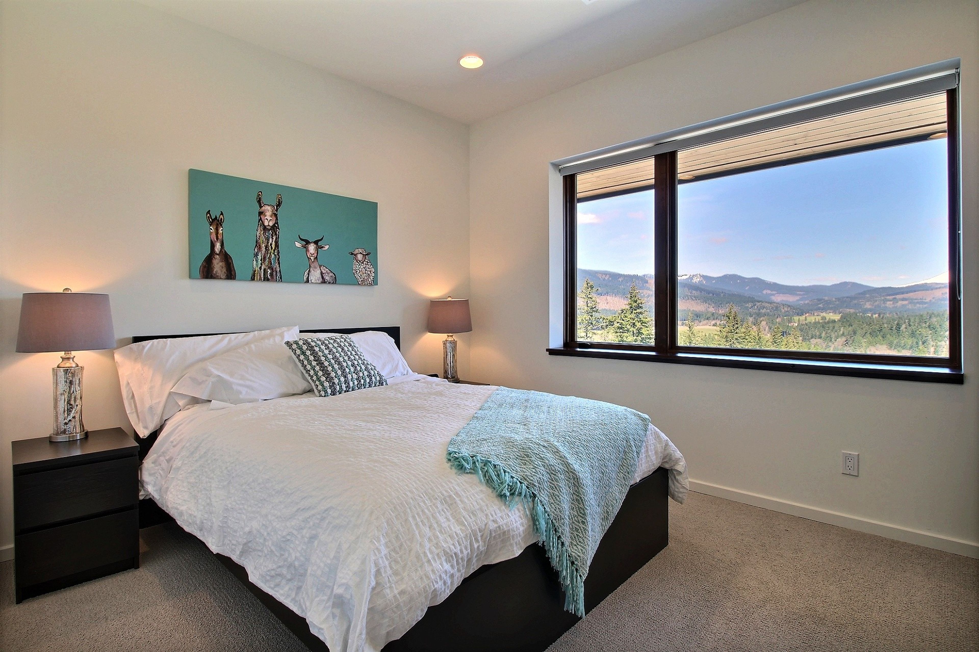 Bedroom 4 | Queen Bed