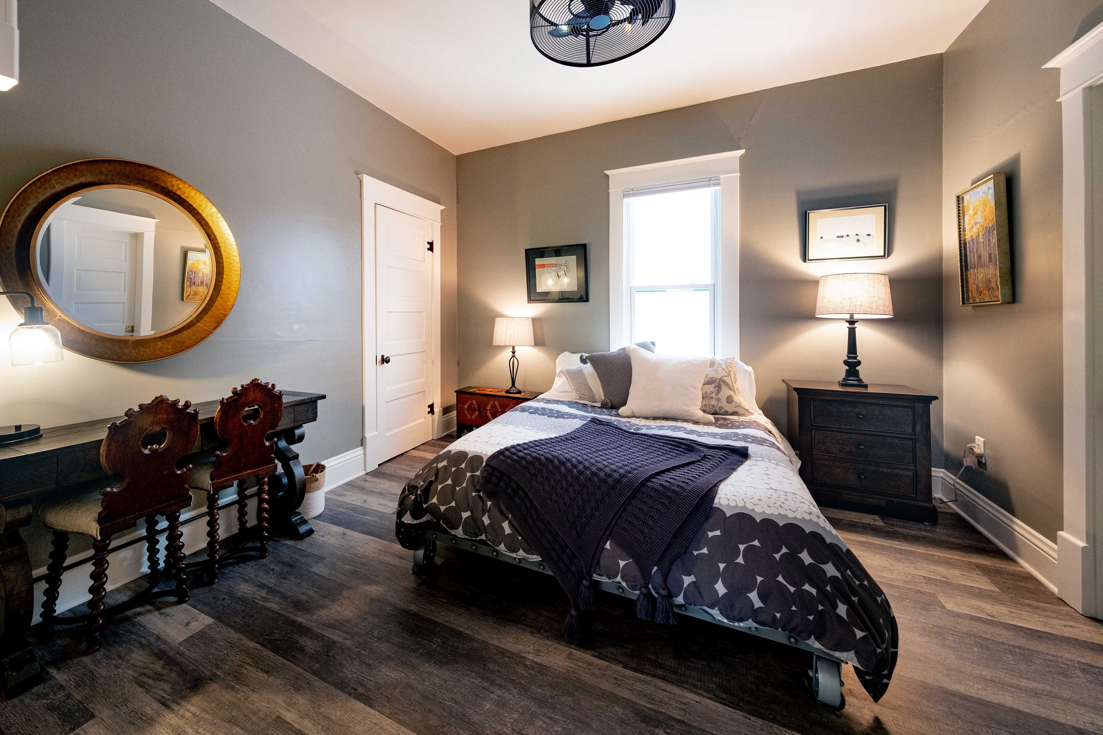 Bedroom 2 | Queen Bed