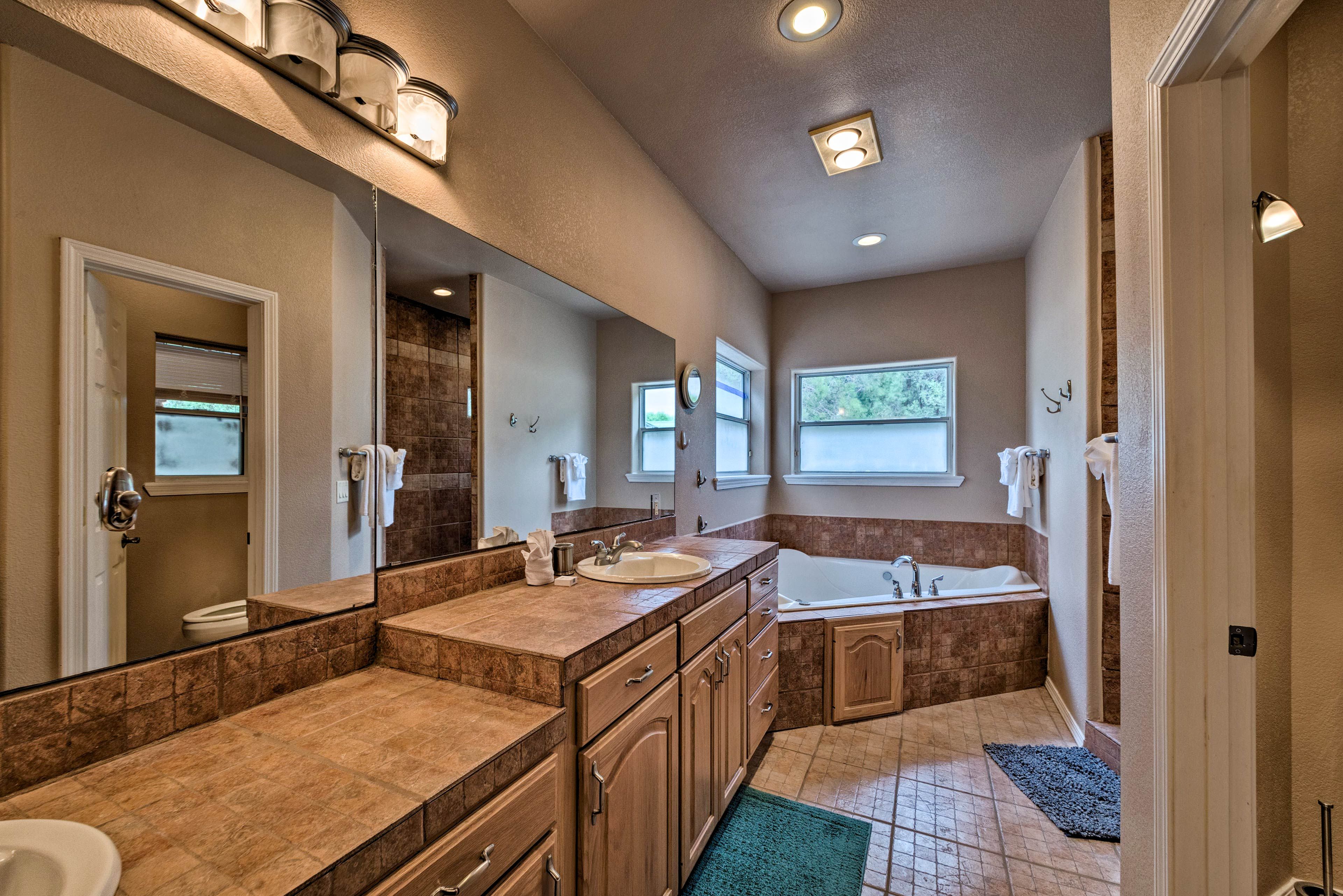 Full Bathroom | Jacuzzi