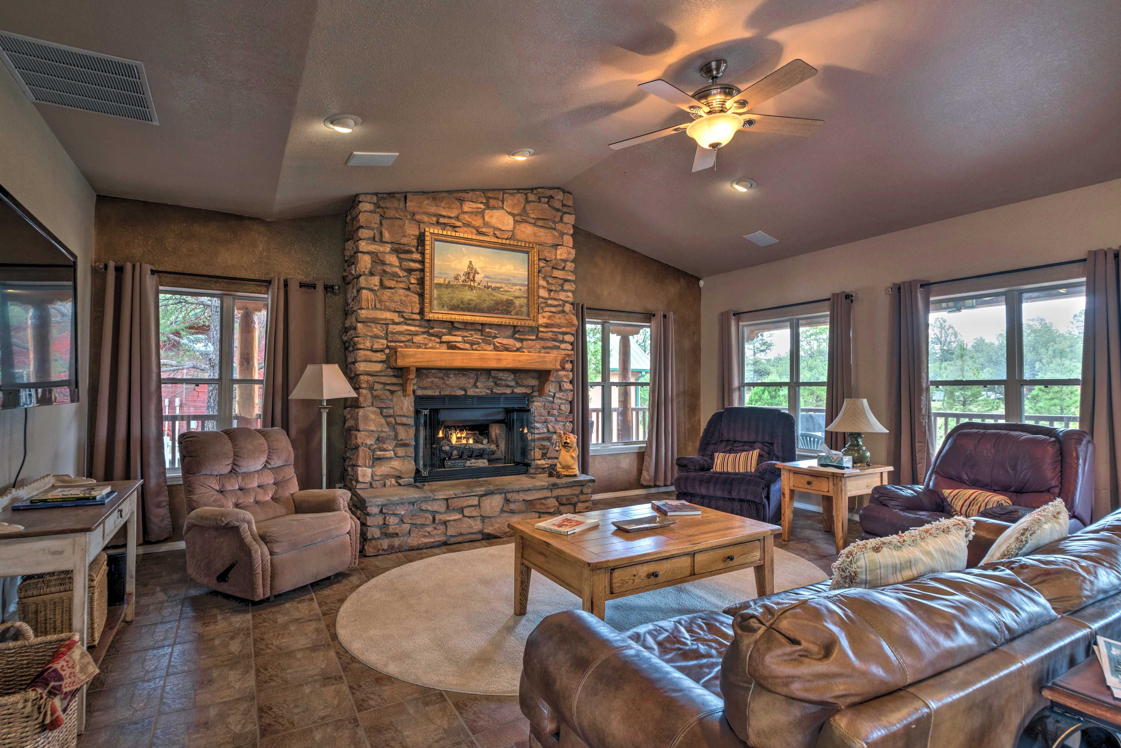 Living Room | Gas Fireplace