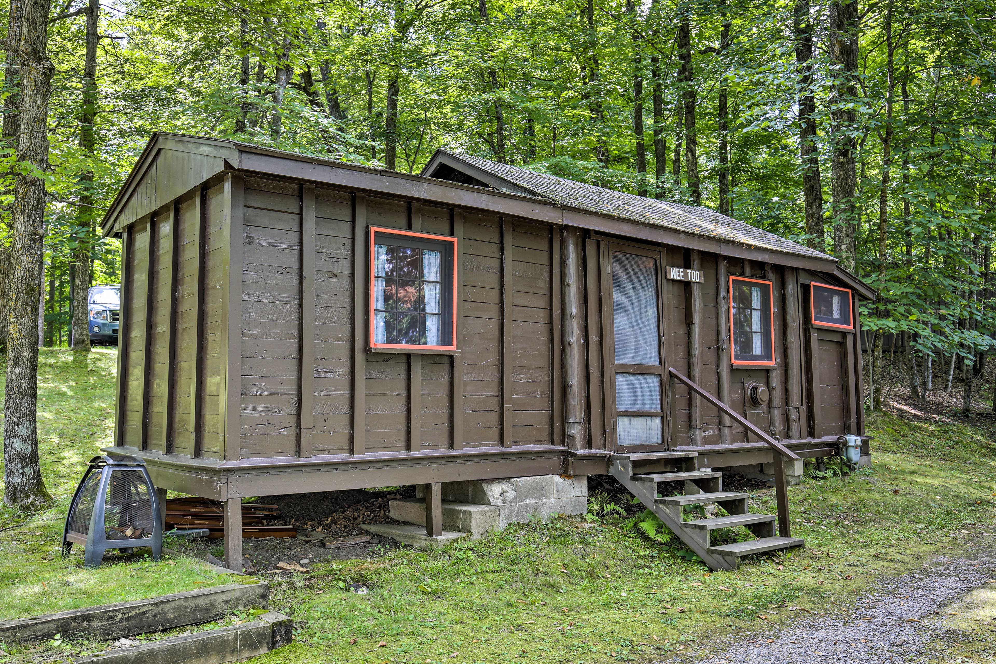 Get away from it all at this lakeside cabin.