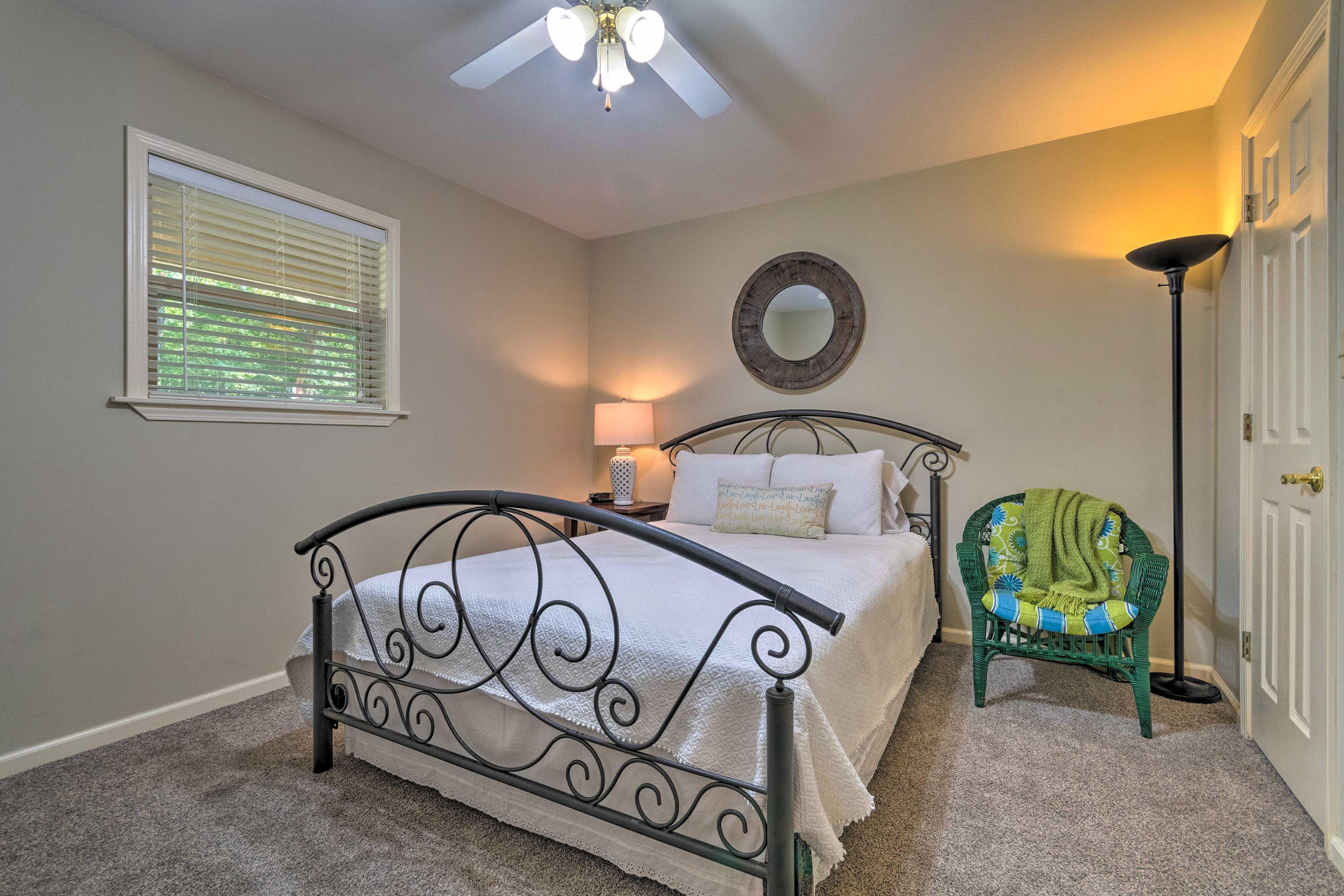 Bedroom 2 | Queen Bed