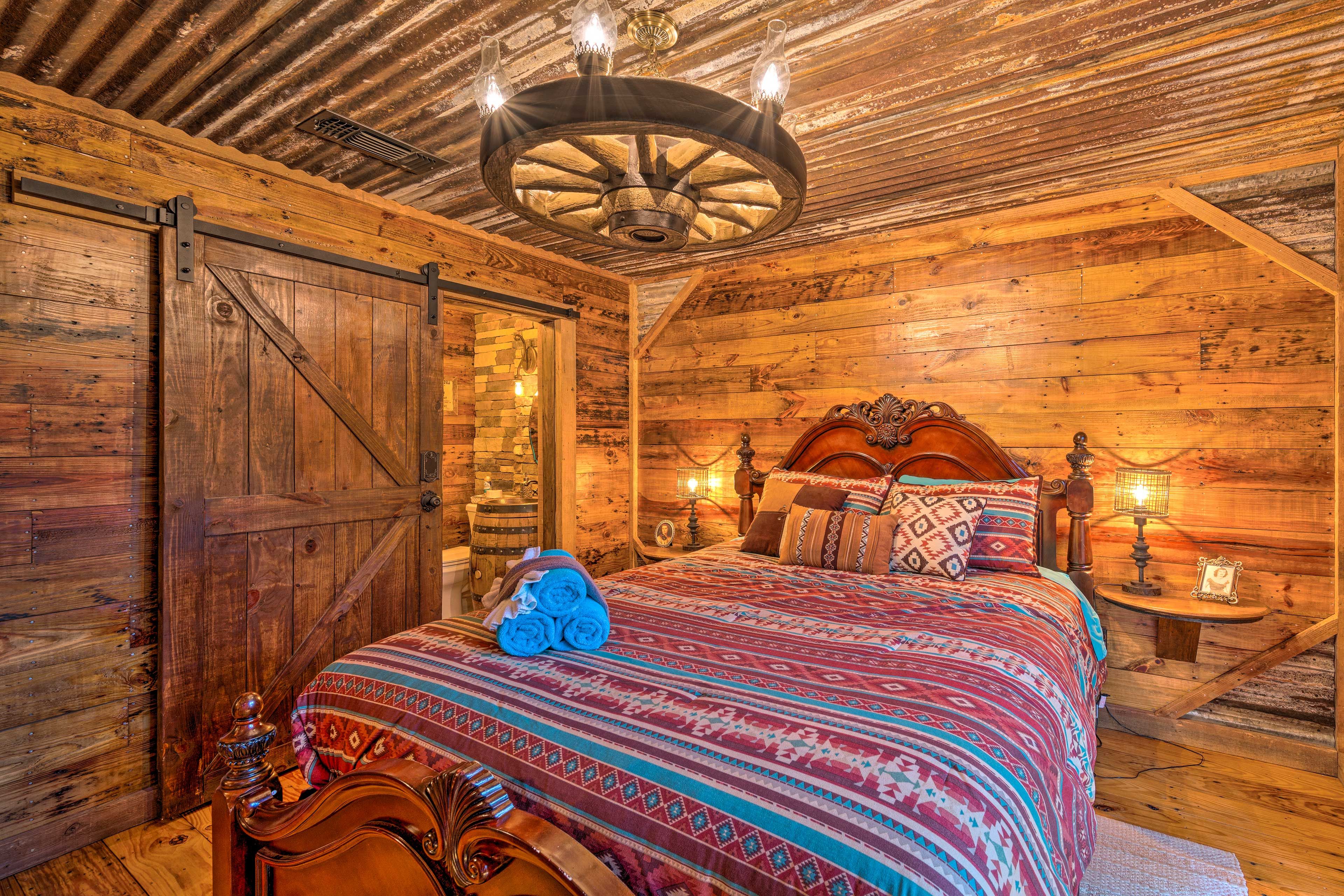 Bedroom 1 | Queen Bed