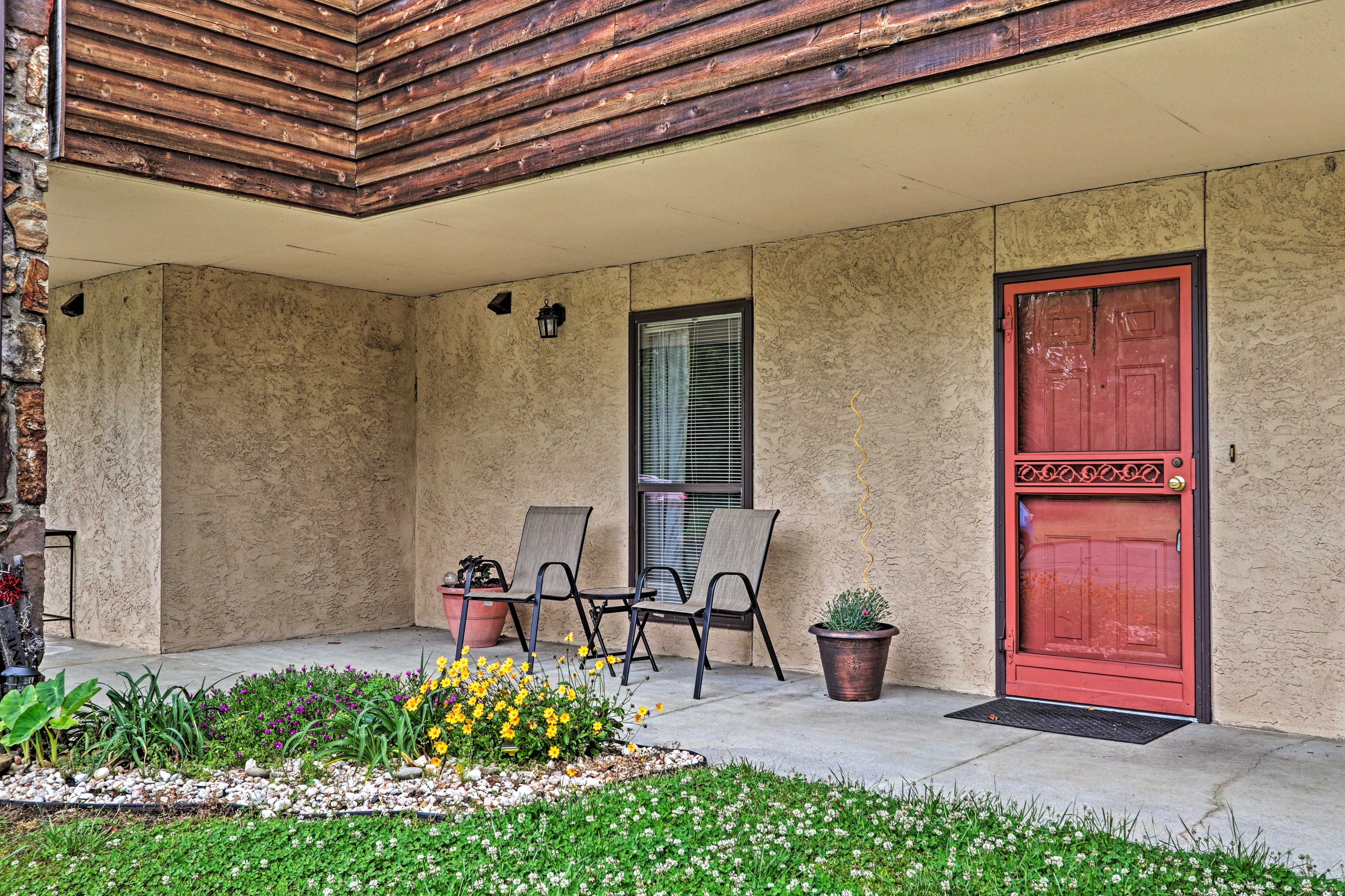 Condo Exterior | Front Porch