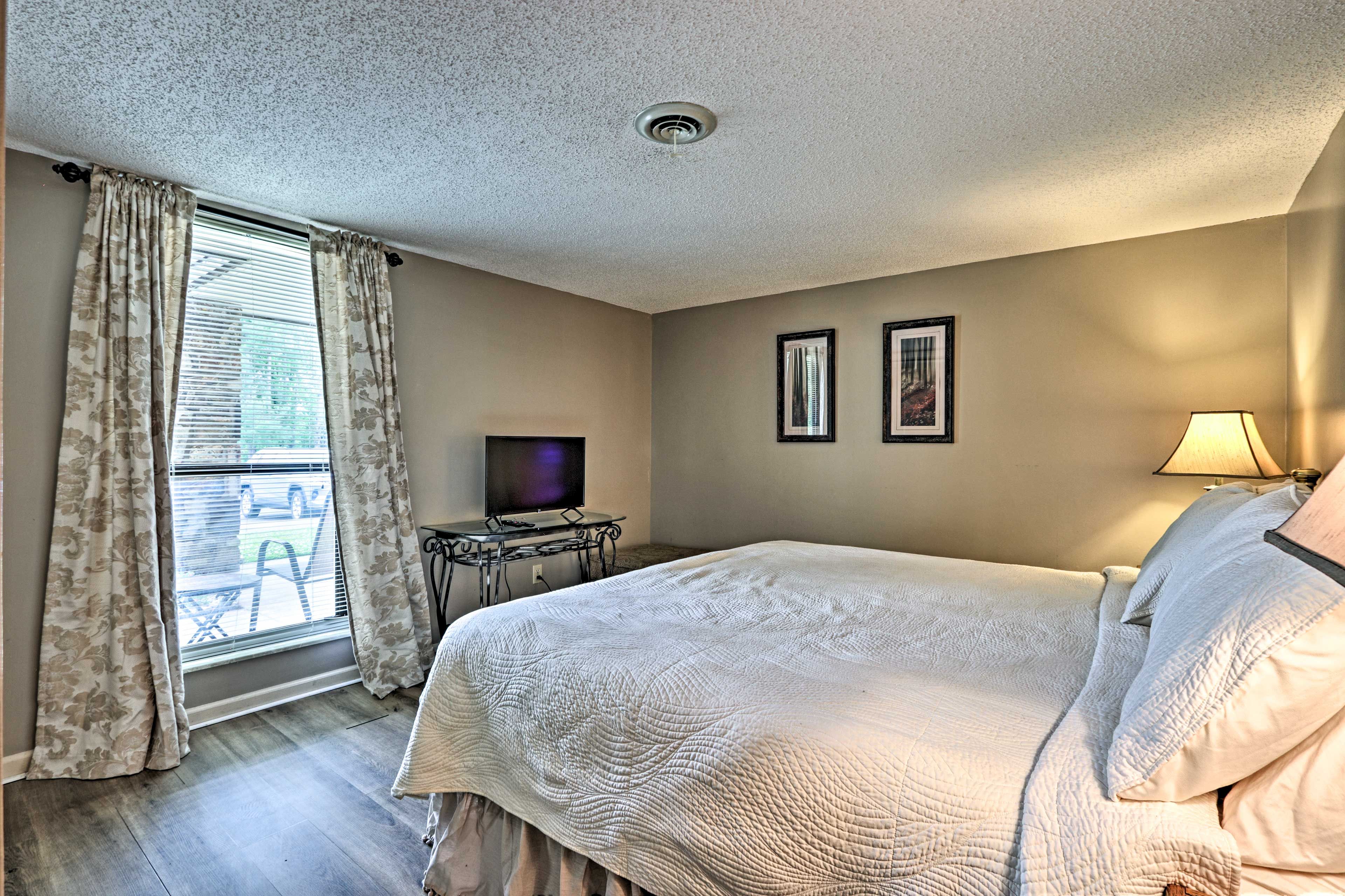 Bedroom 2 | King Bed | Linens Provided