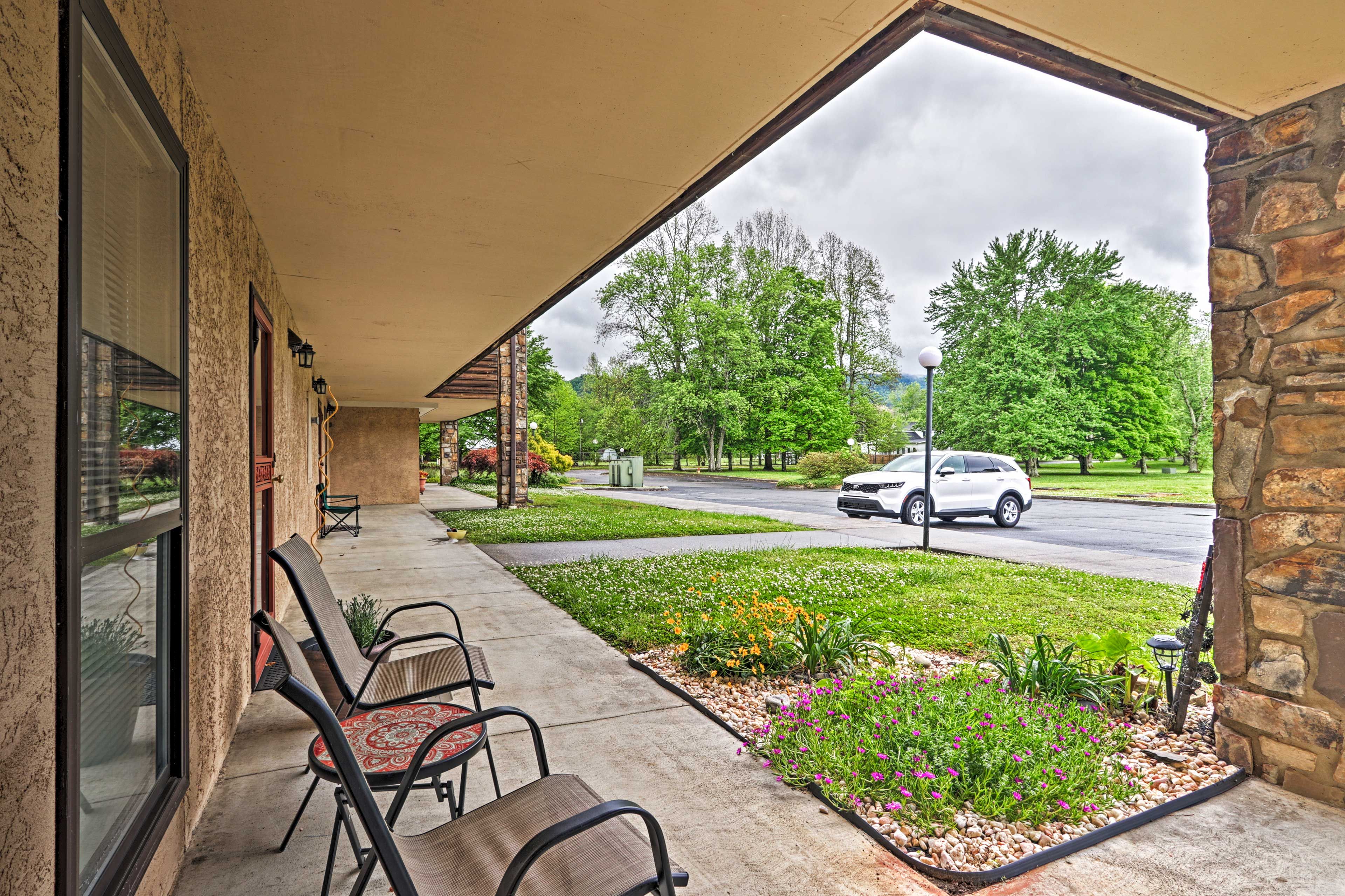 Condo Exterior | Front Porch