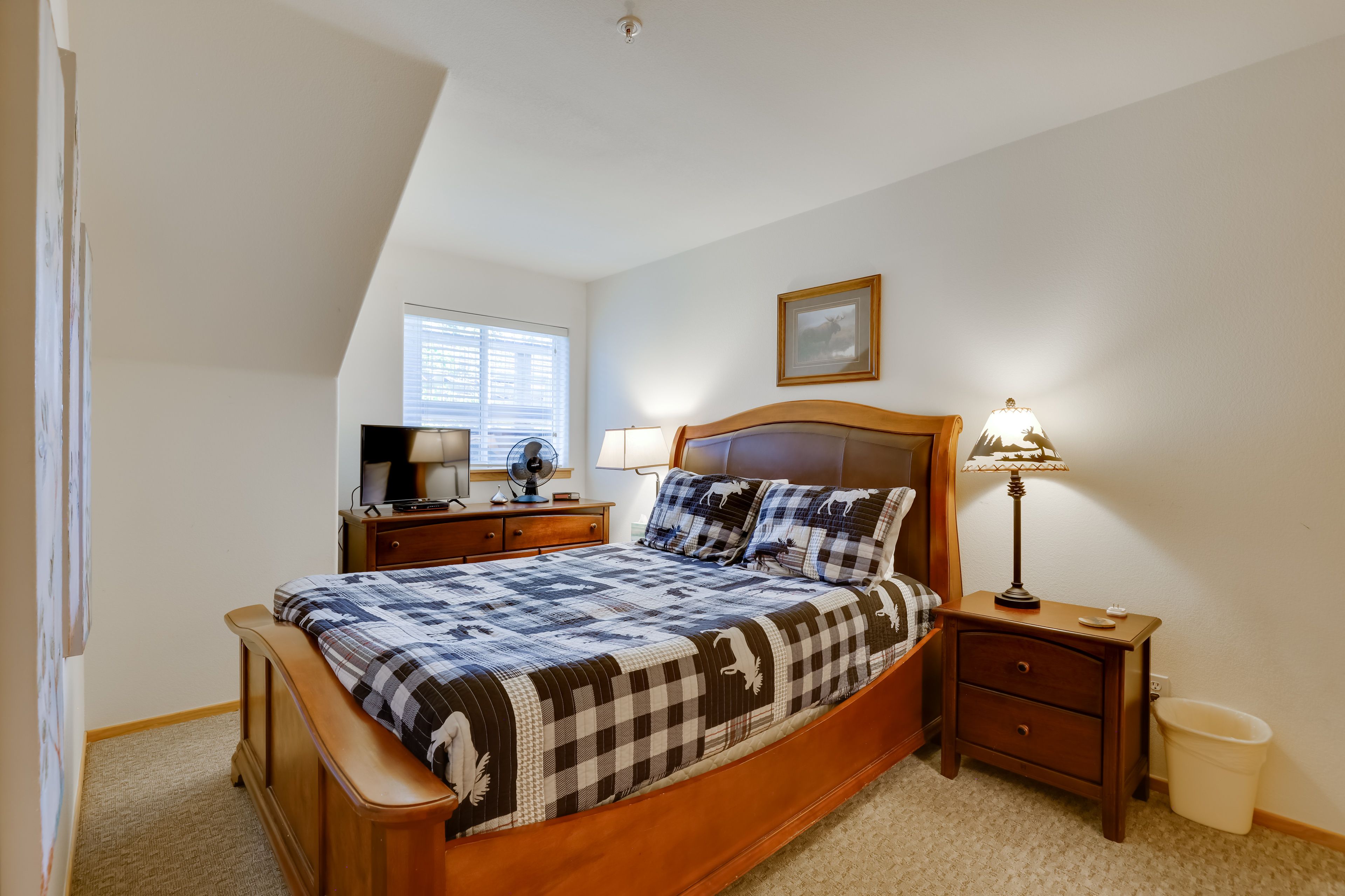 Bedroom 1 | Queen Bed | Linens Provided