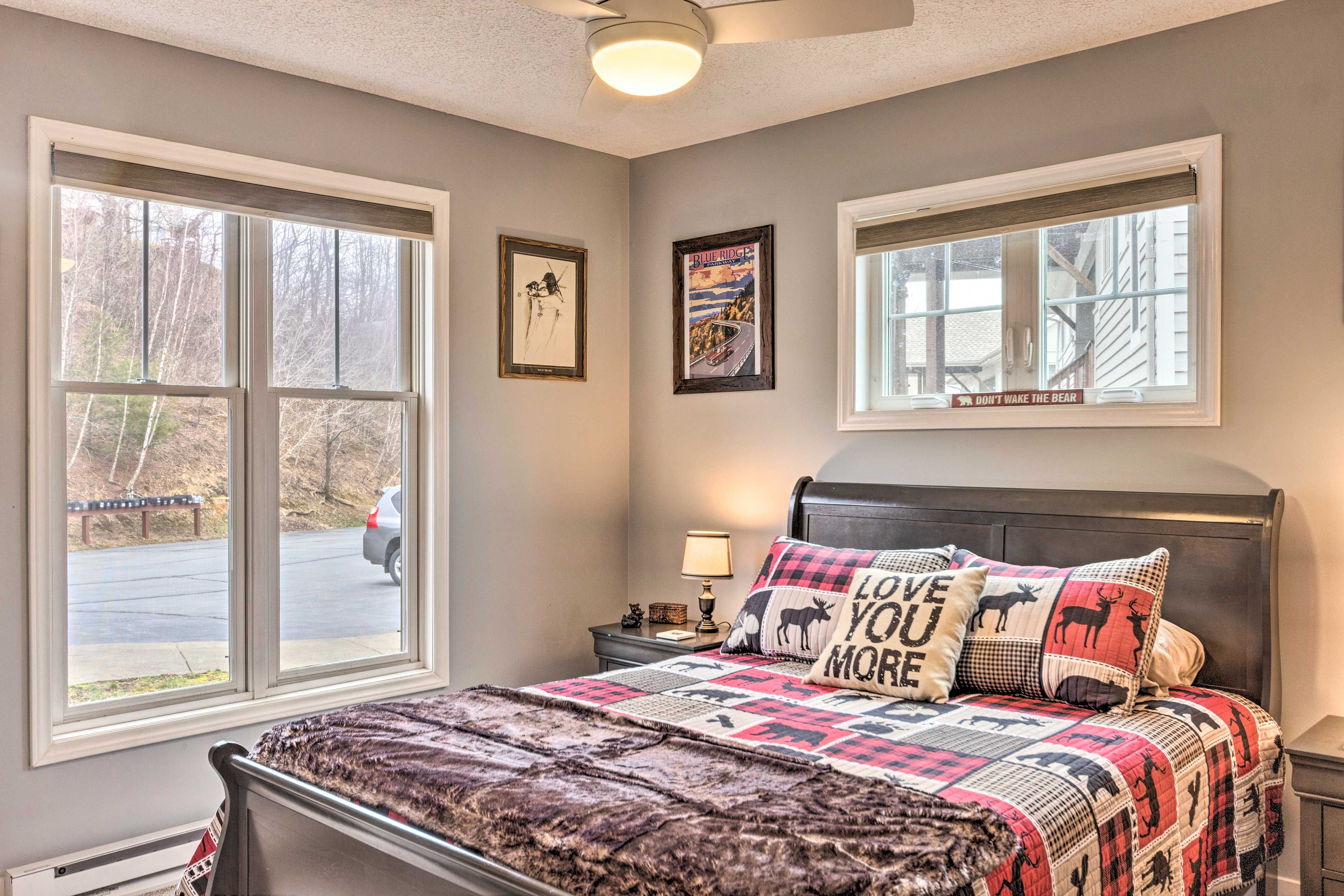 Bedroom 2 | Queen Bed | Smart TV