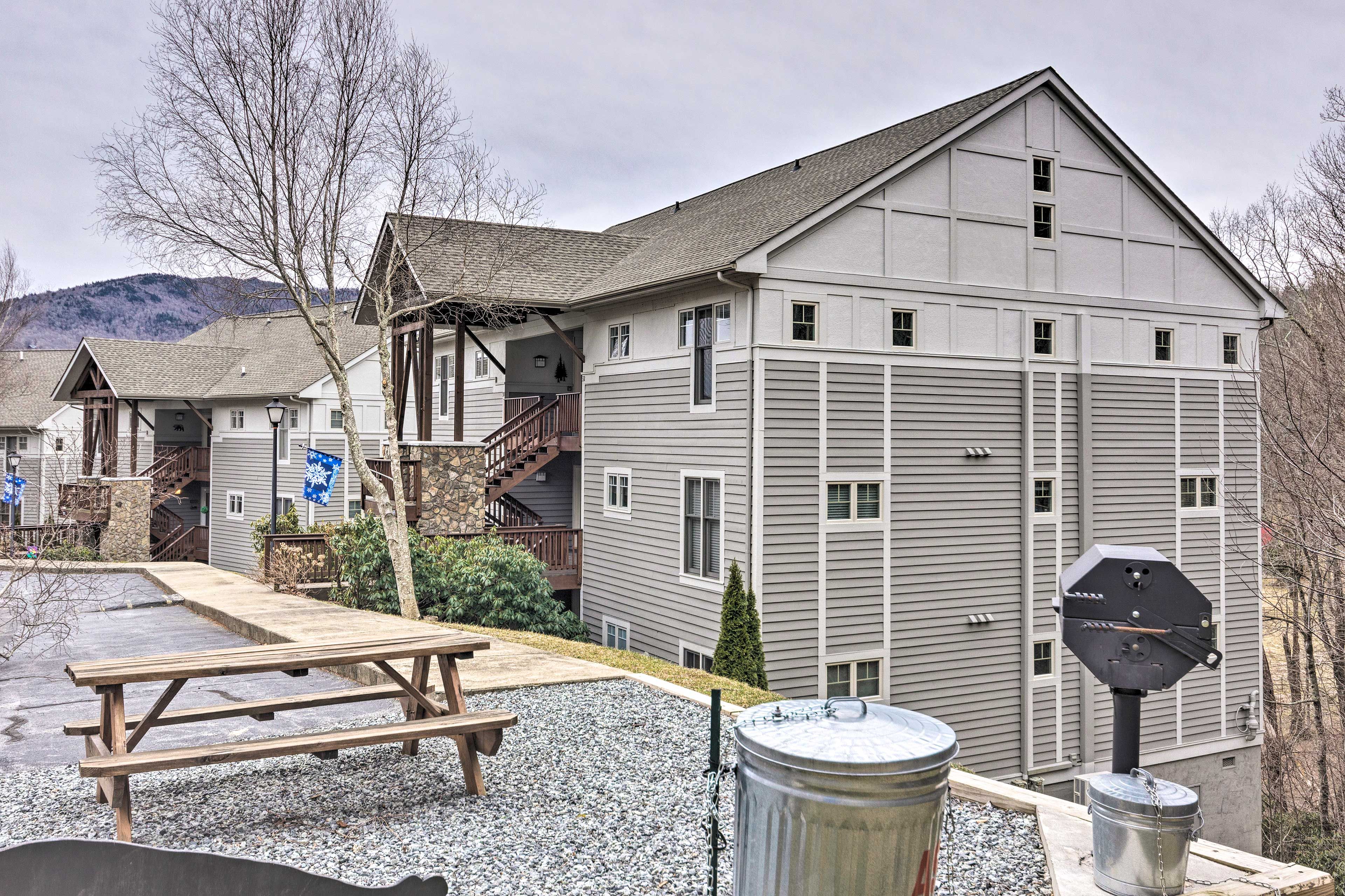 Hawks Peak South Community Amenities | Picnic Area