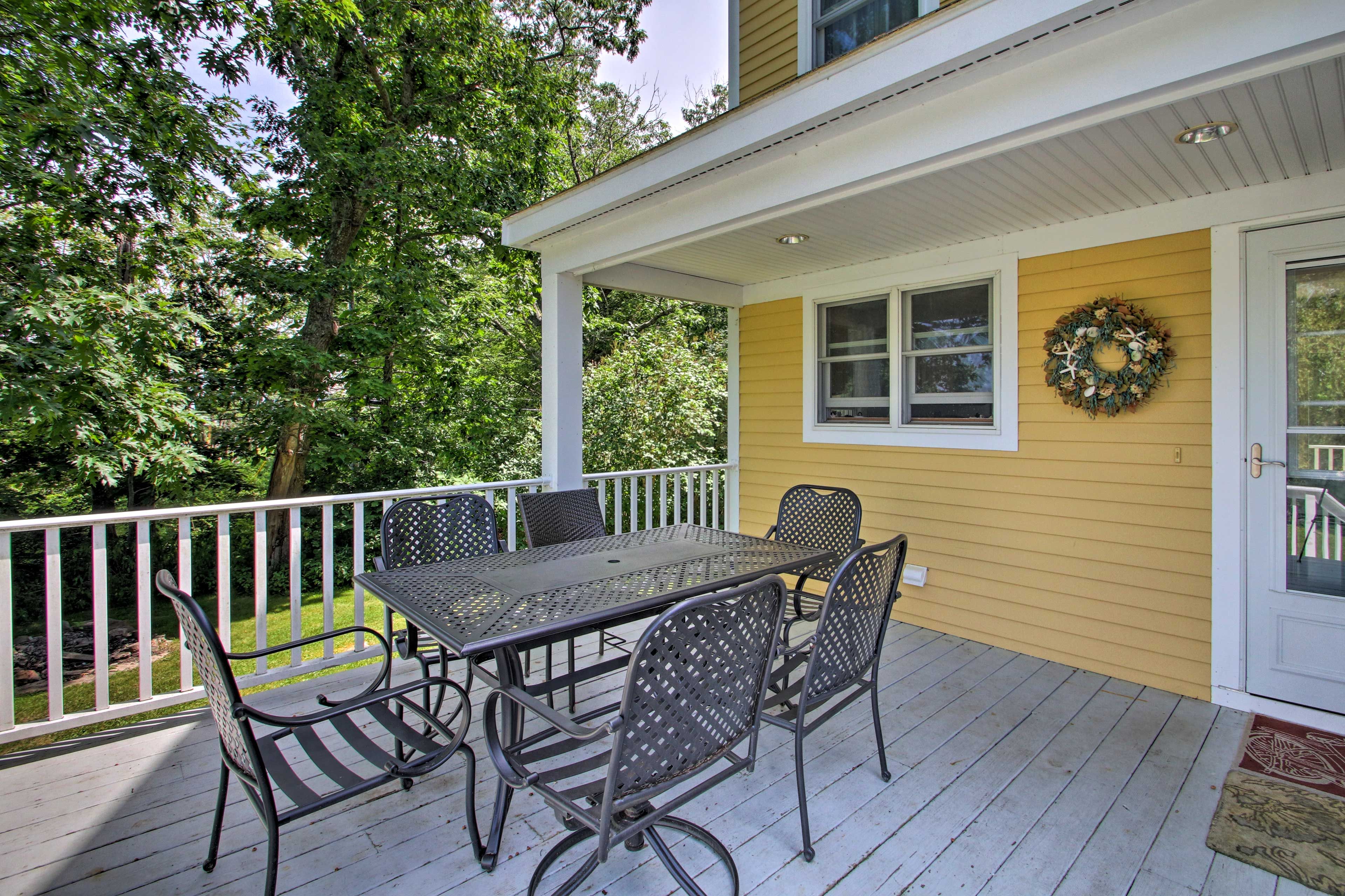 Dine al fresco on this 2nd deck.