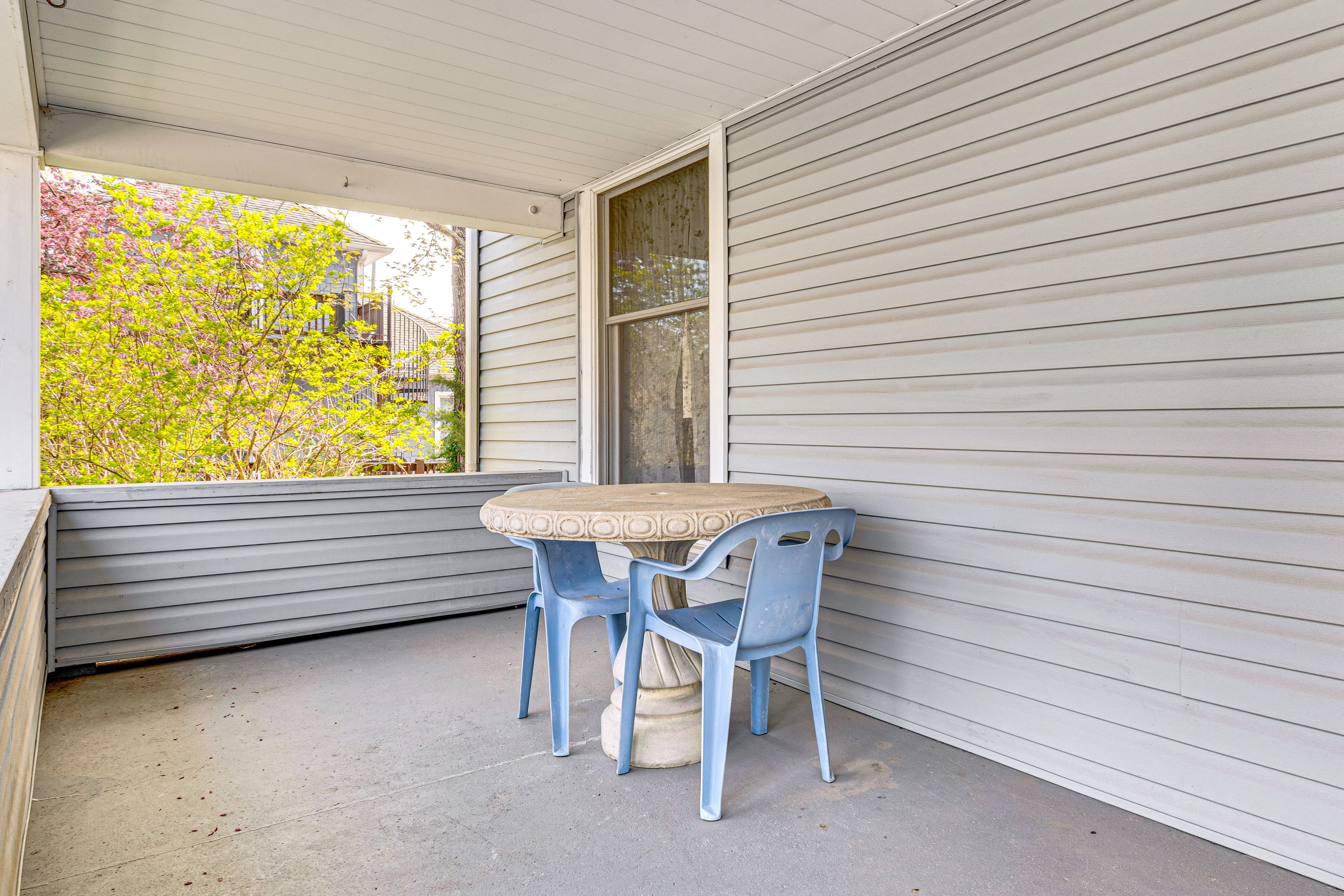Front Porch | Entry
