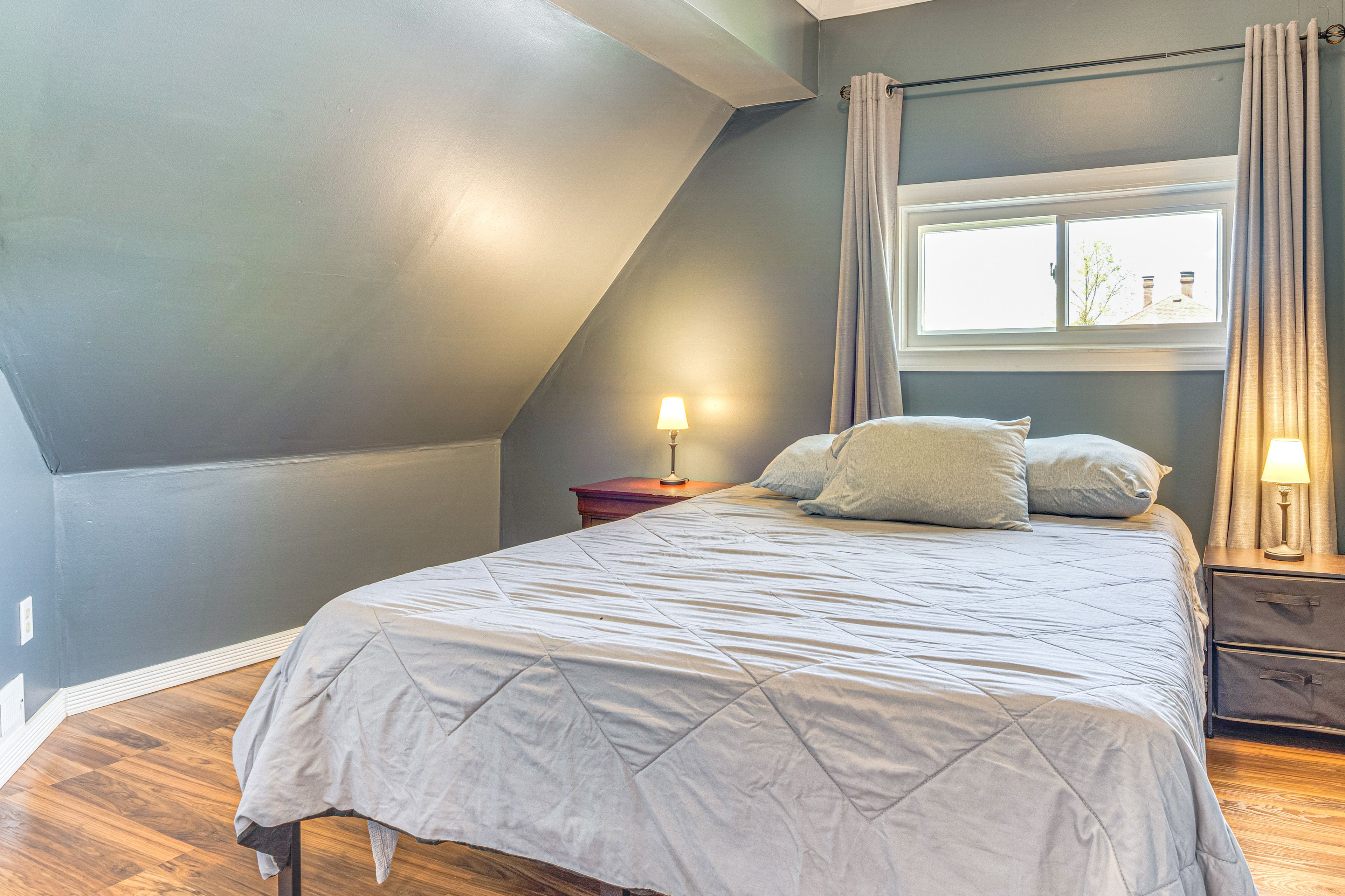 Bedroom 3 | Queen Bed