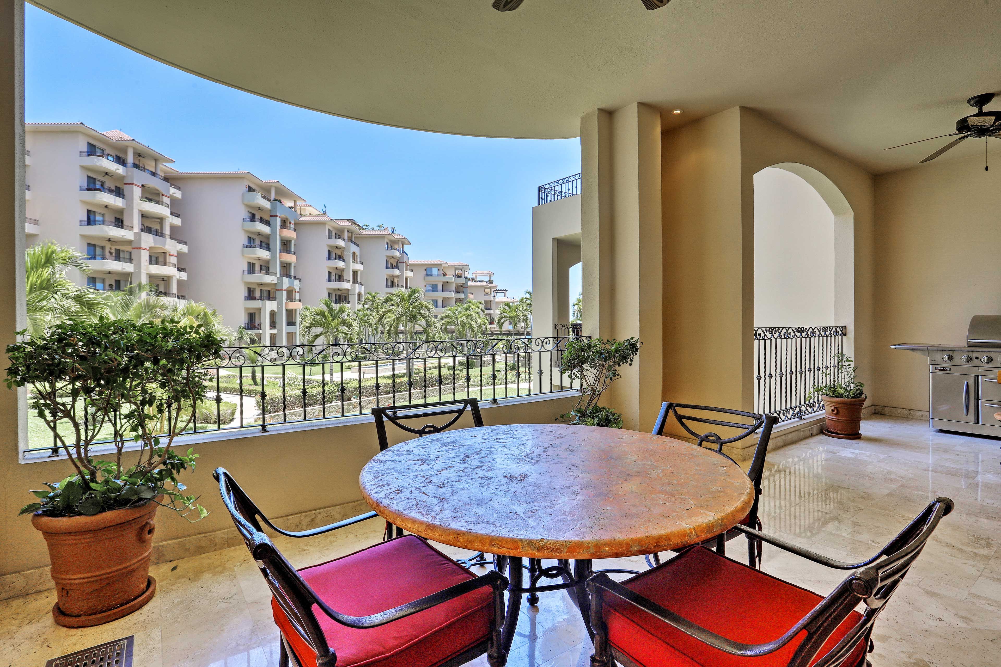 Balcony w/ Gas Grill