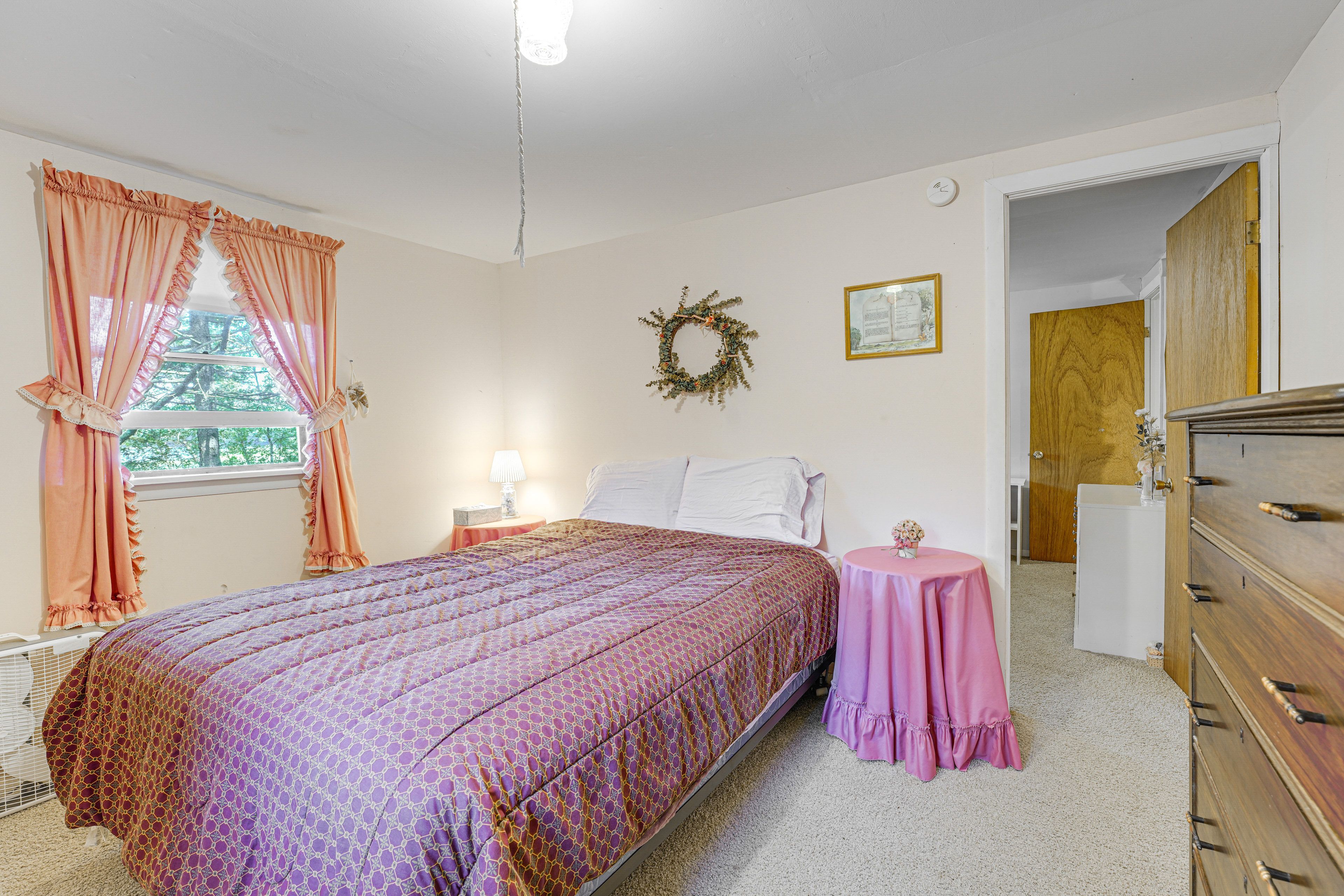 Bedroom 1 | Queen Bed