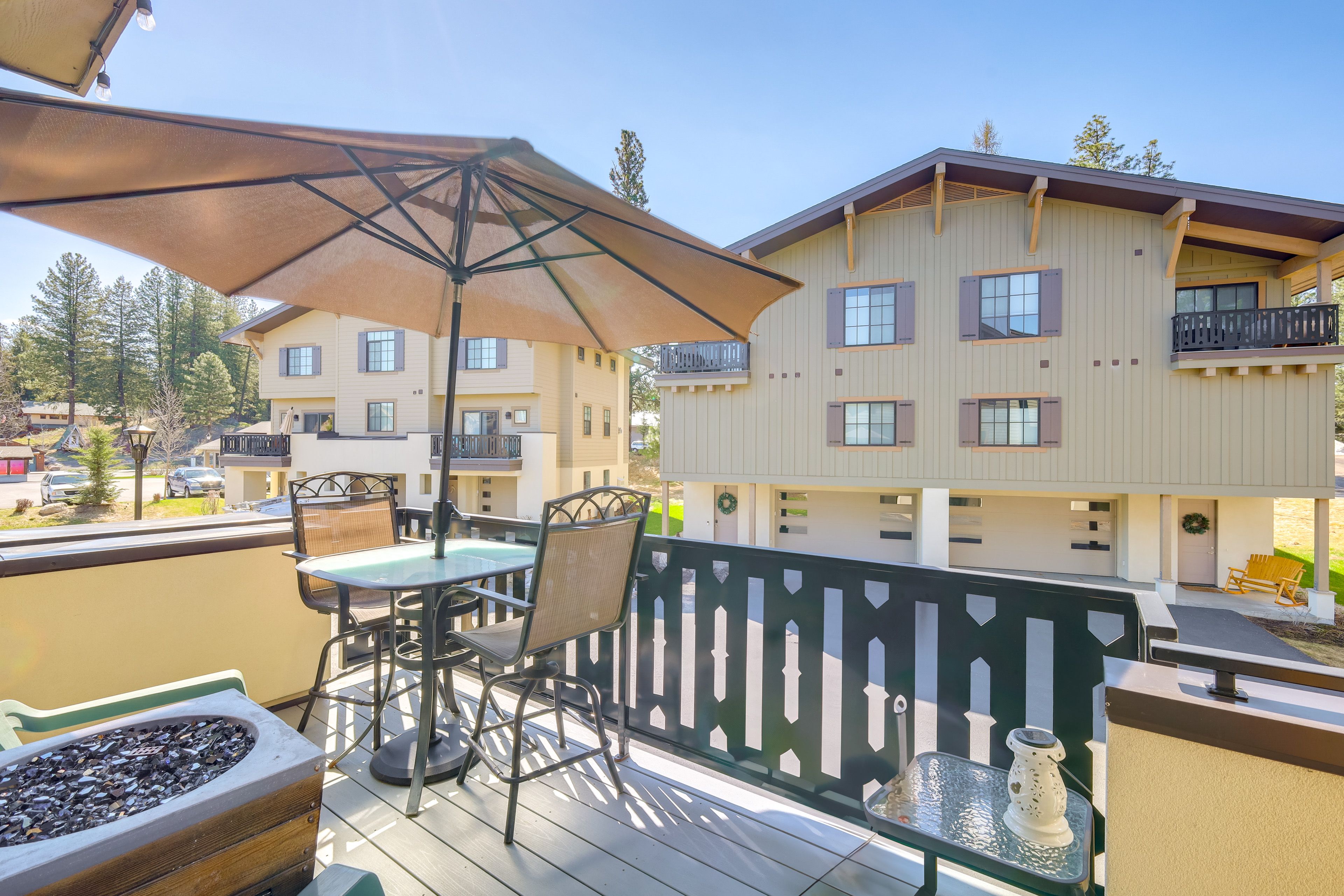 Balcony w/ Fire Pit
