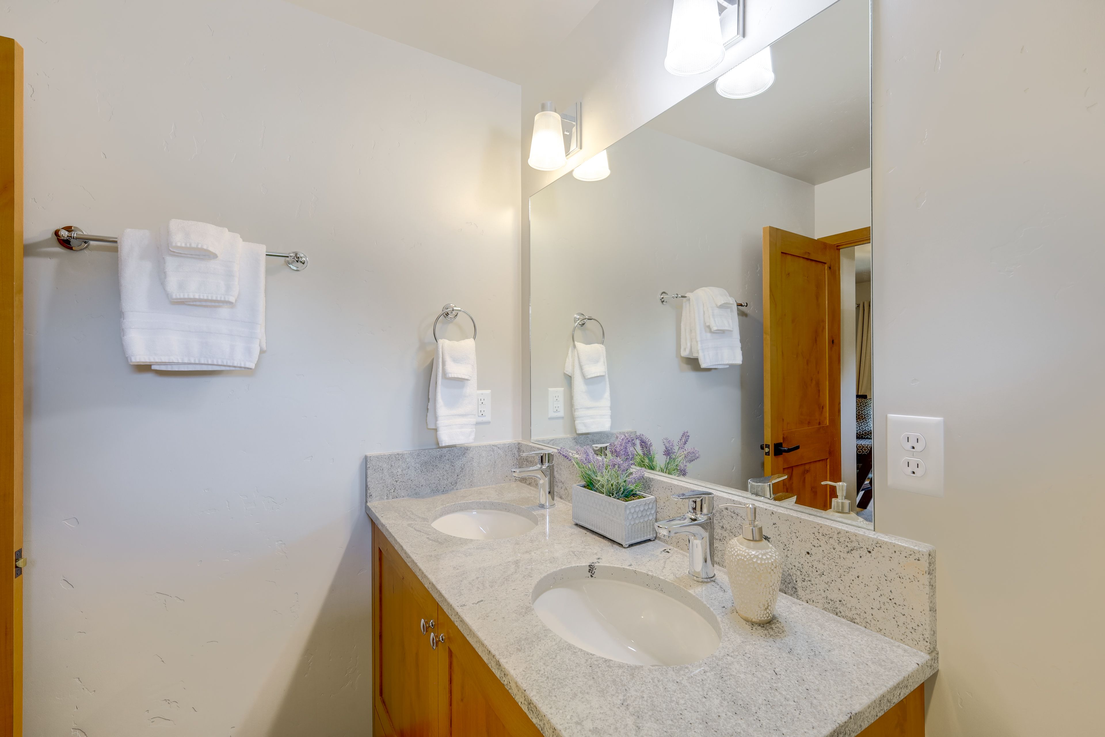 Bathroom | Upper Level