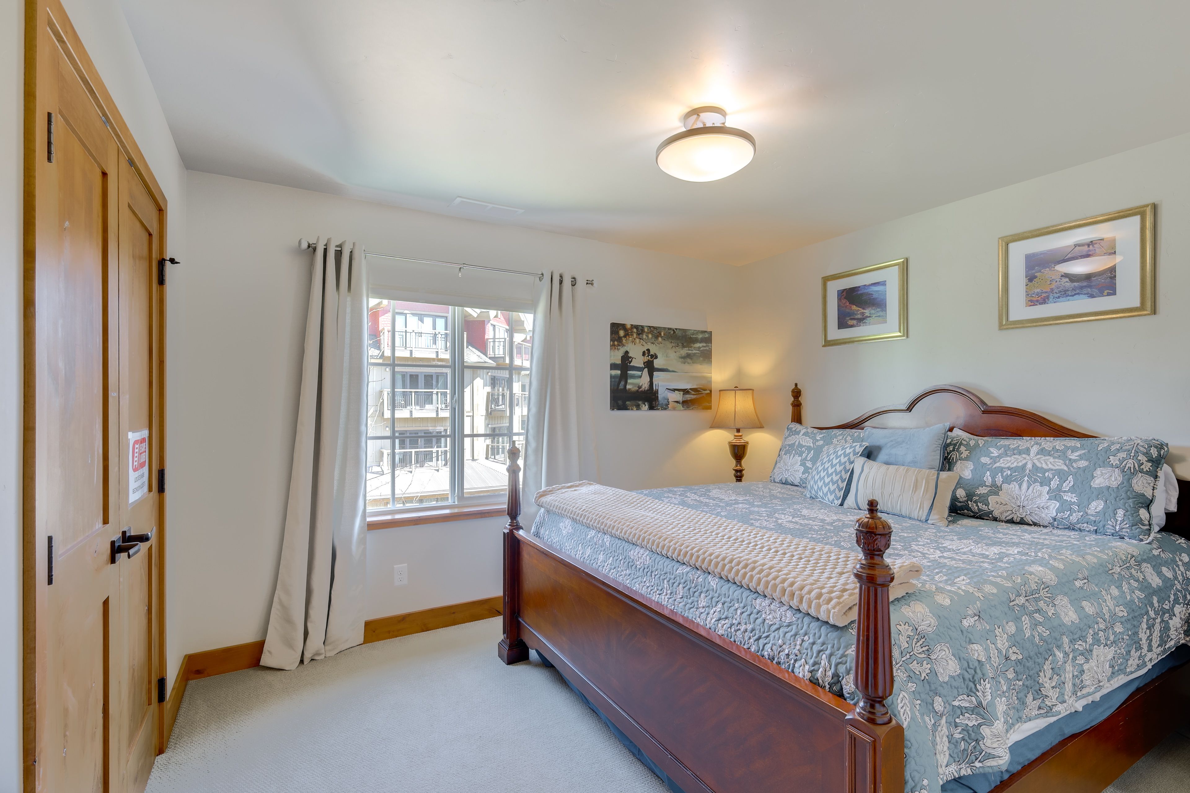 Bedroom 1 | King Bed | Upper Level