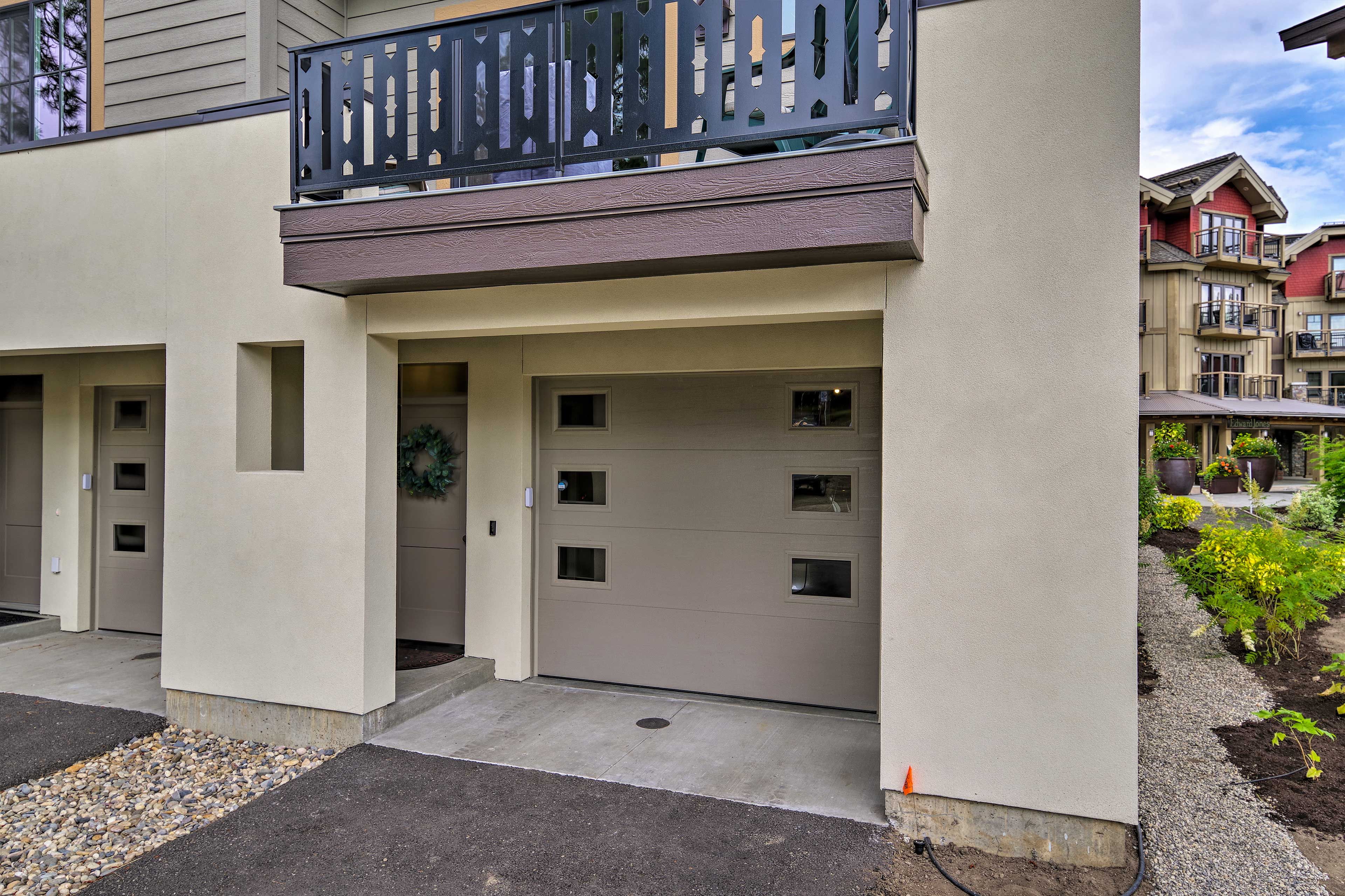 Garage Parking (2 Small Vehicles or 1 Large Vehicle) | Driveway (1 Vehicle)